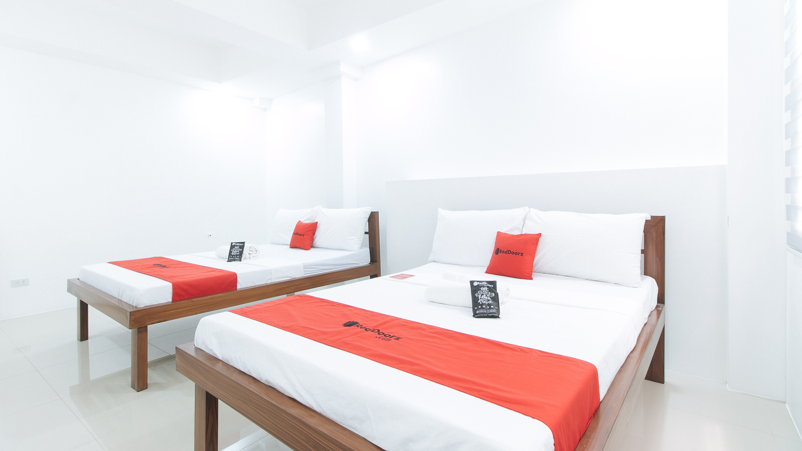 Reddoorz Plus @ D'builders Poblacion - Bgc