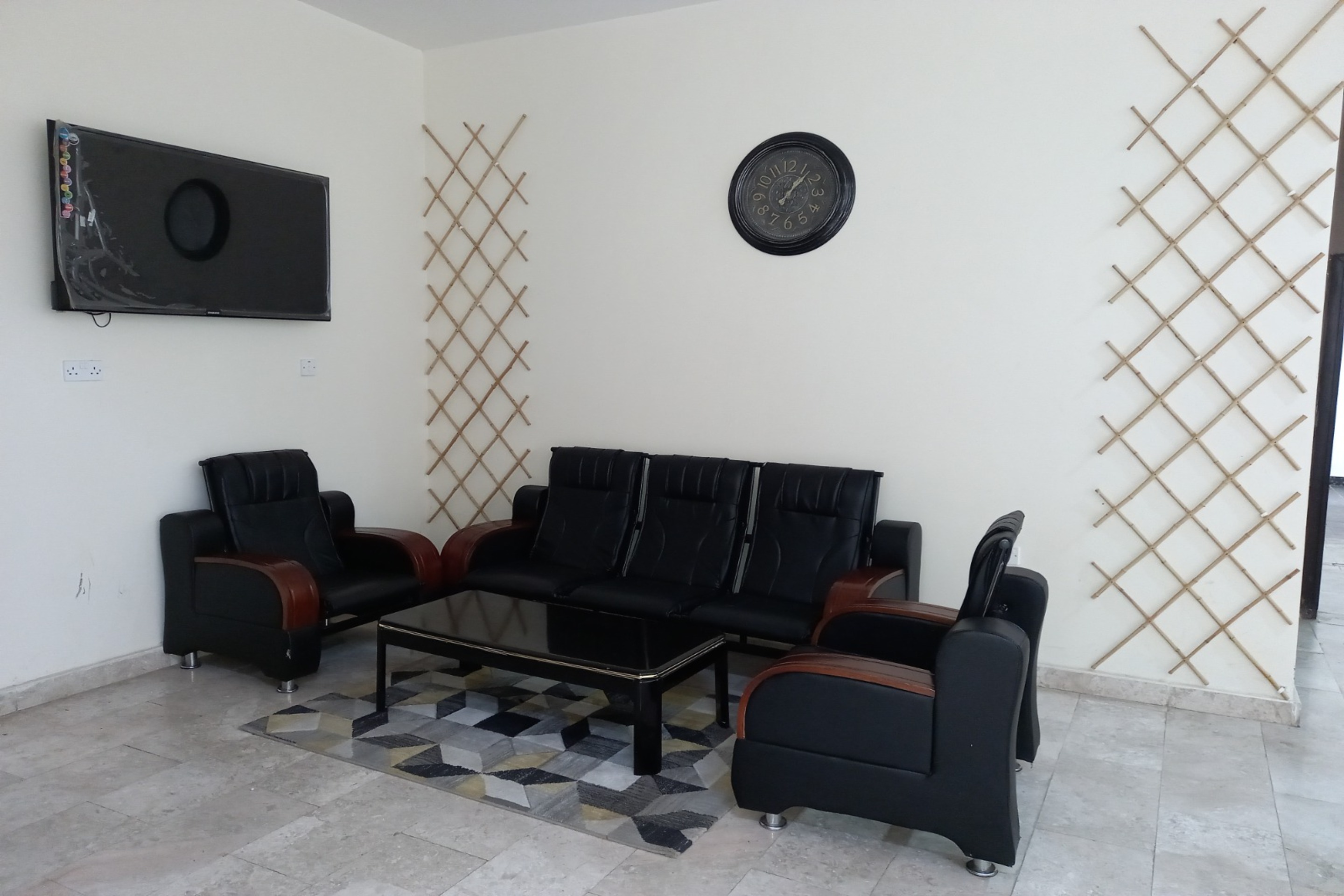 Super Oyo 147 Babylon Furnished Apartment