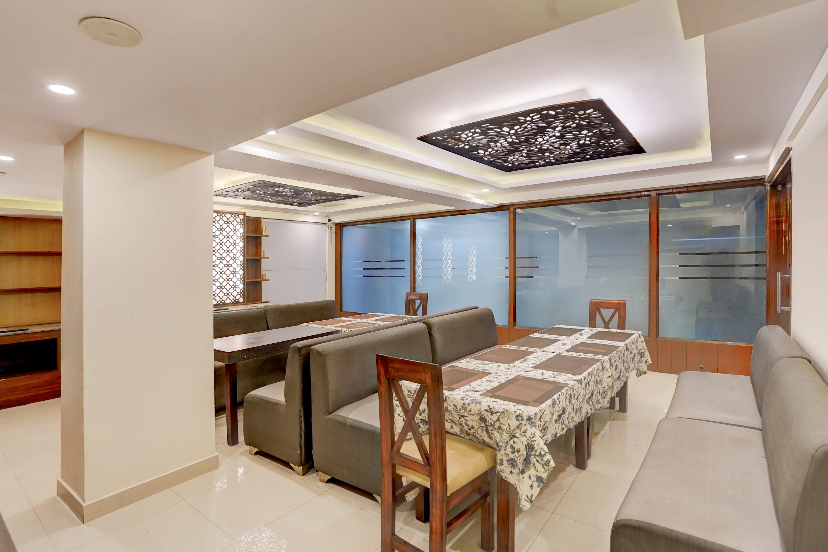 Super Townhouse OAK Clock Tower Rajpur Road