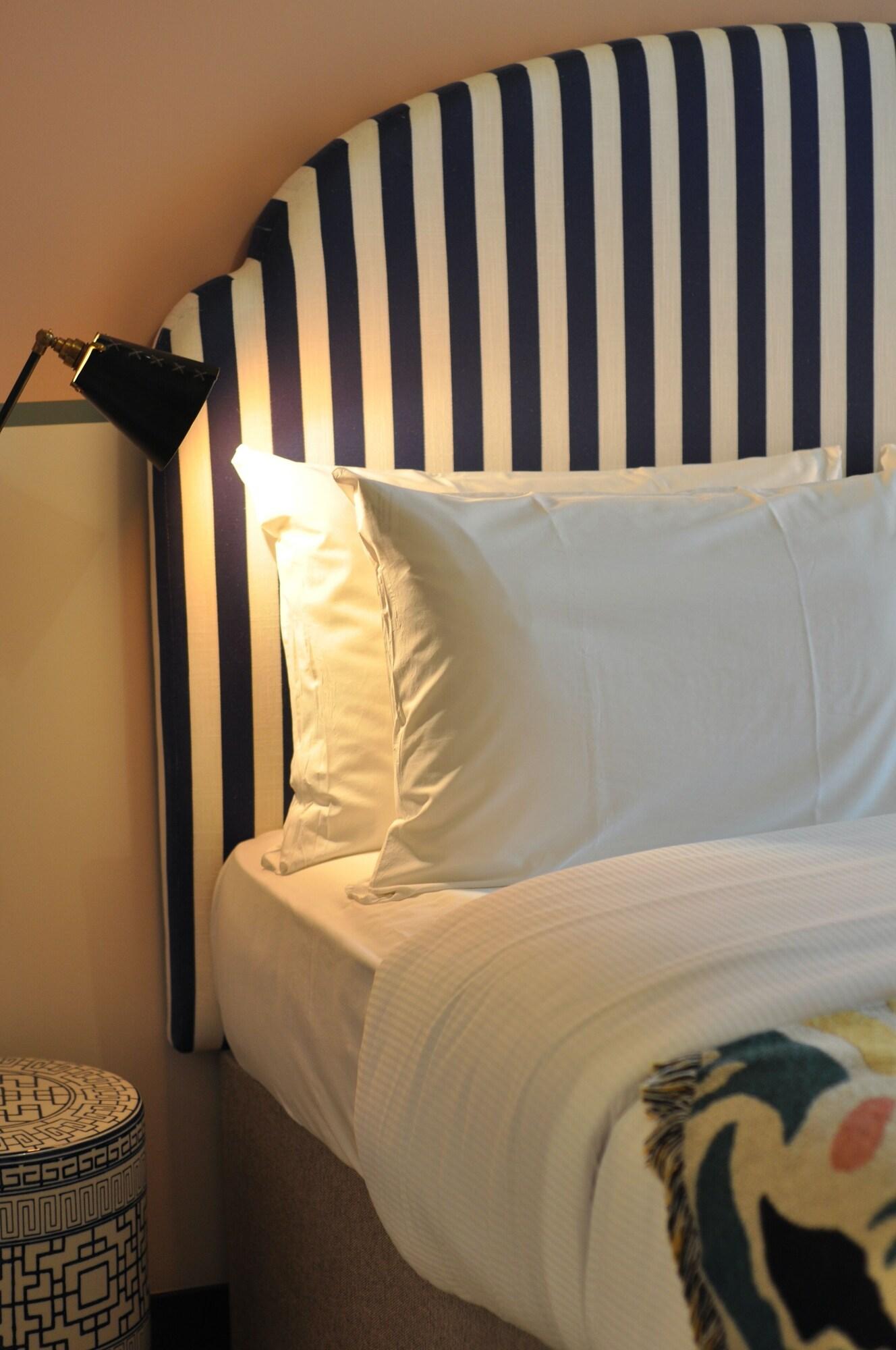 room2 Chiswick hometel by null