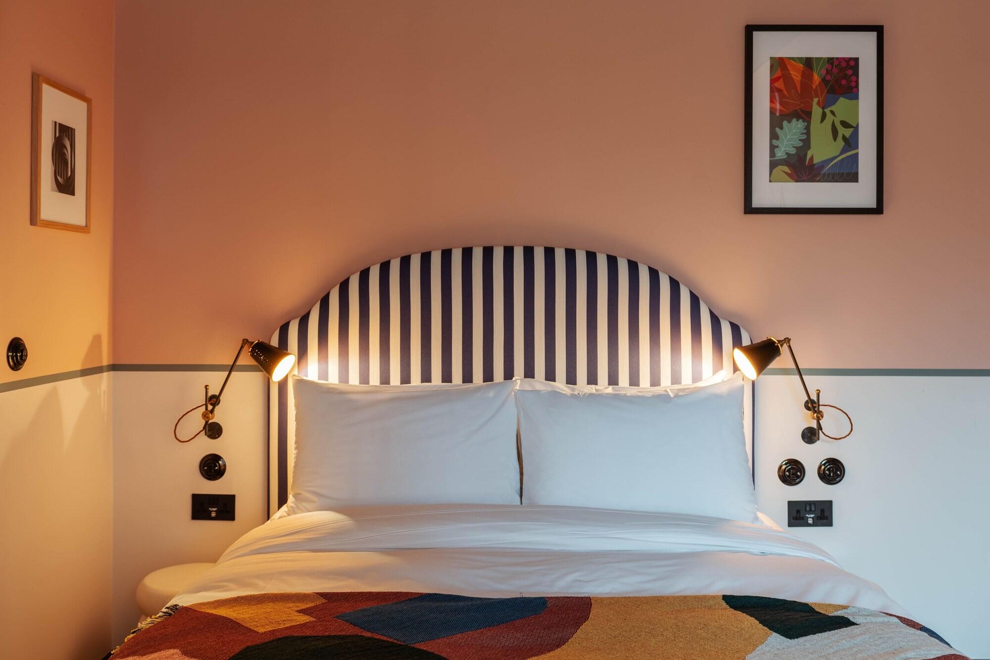 room2 Chiswick hometel by null