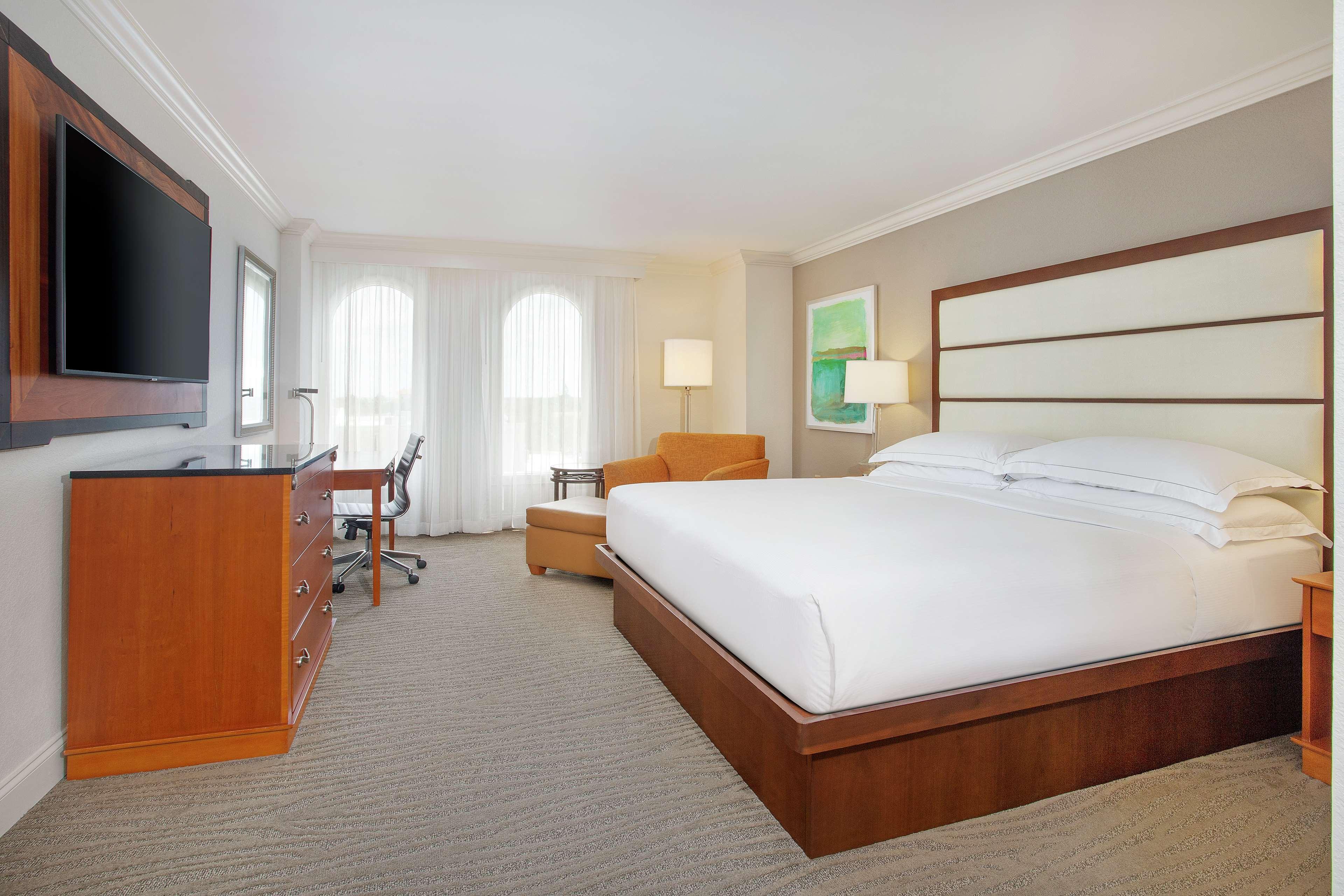 Hilton Naples Room Type - 1 KING BED