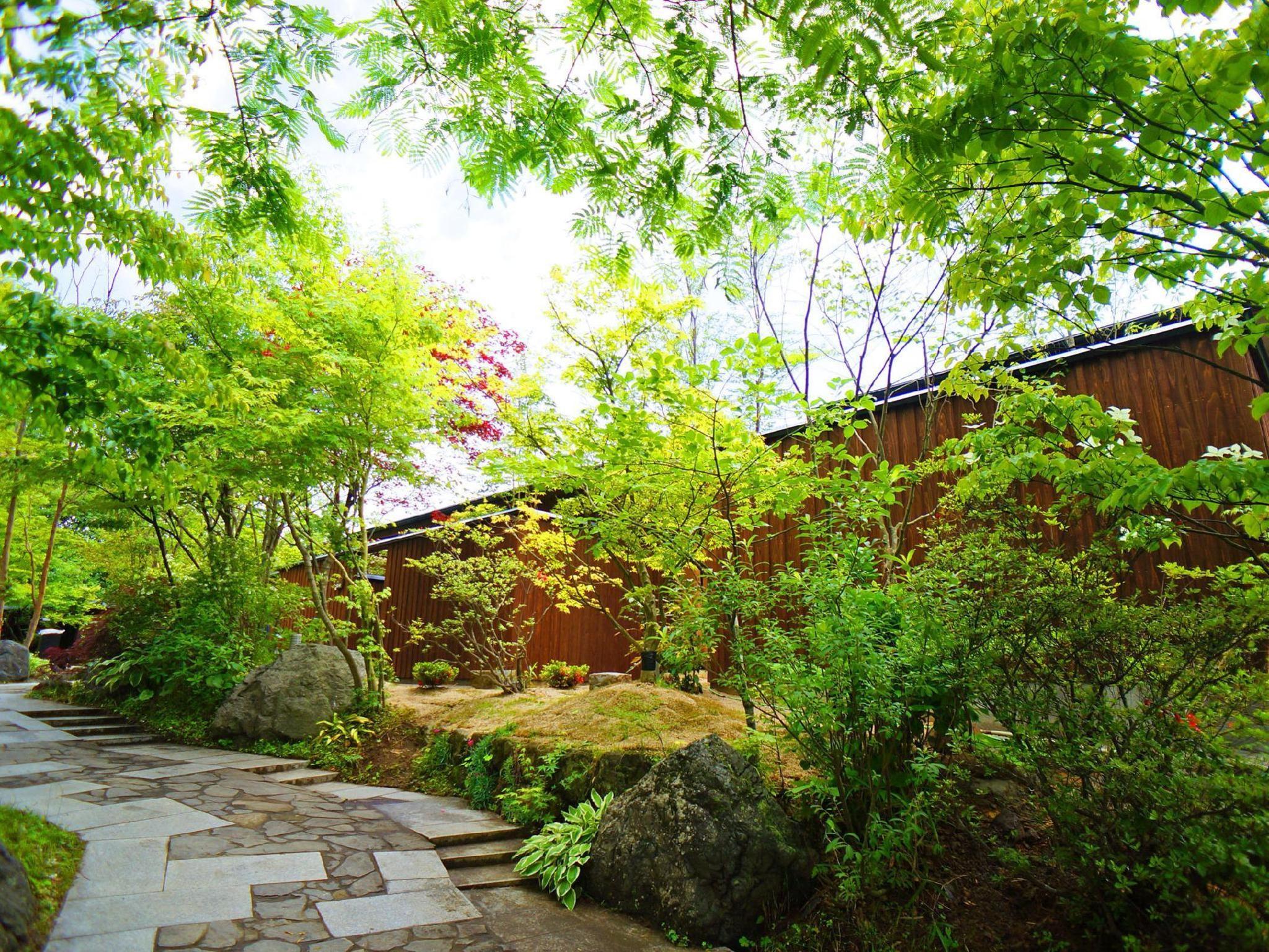Exterior & Views
