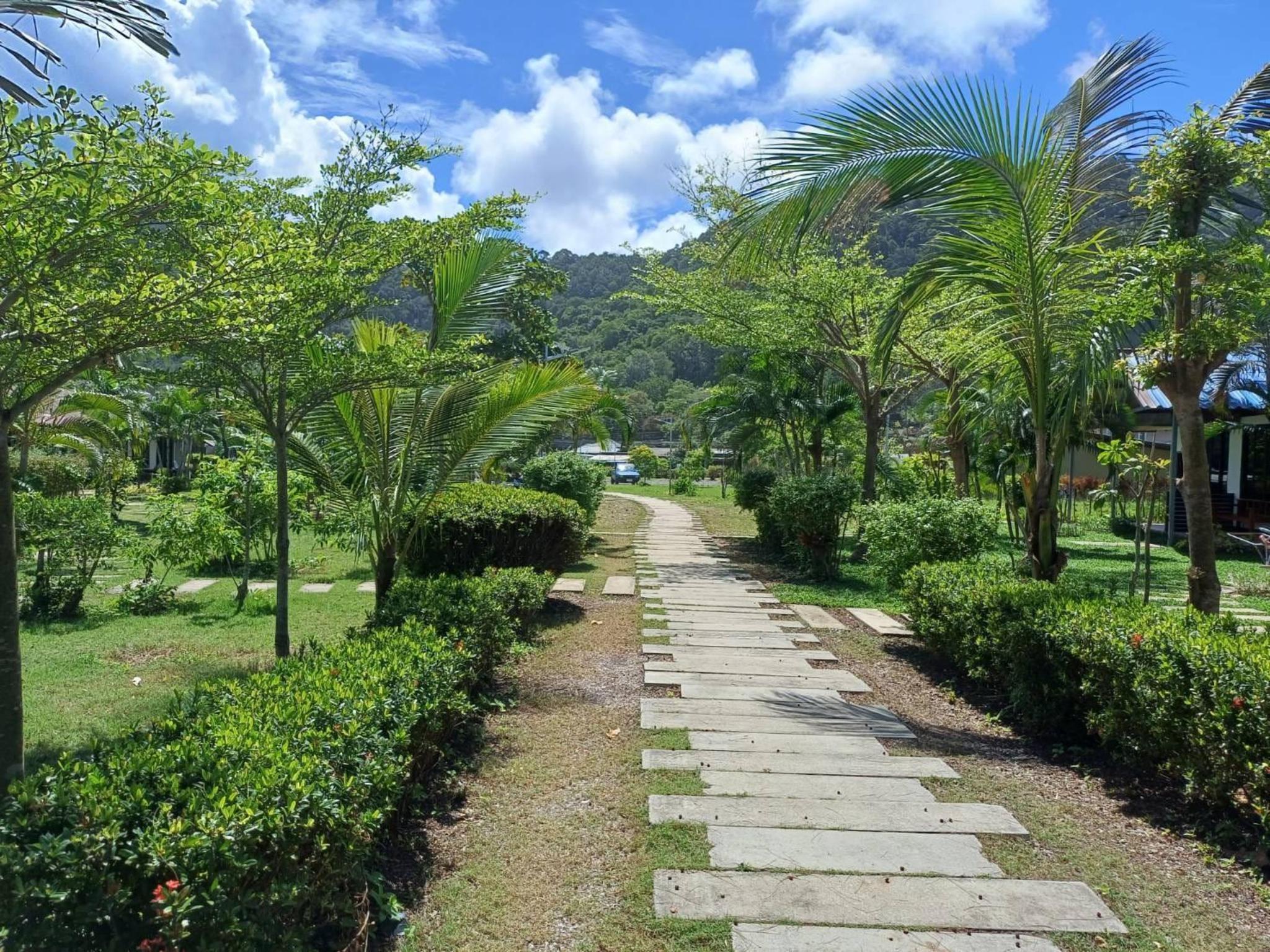 Exterior & Views