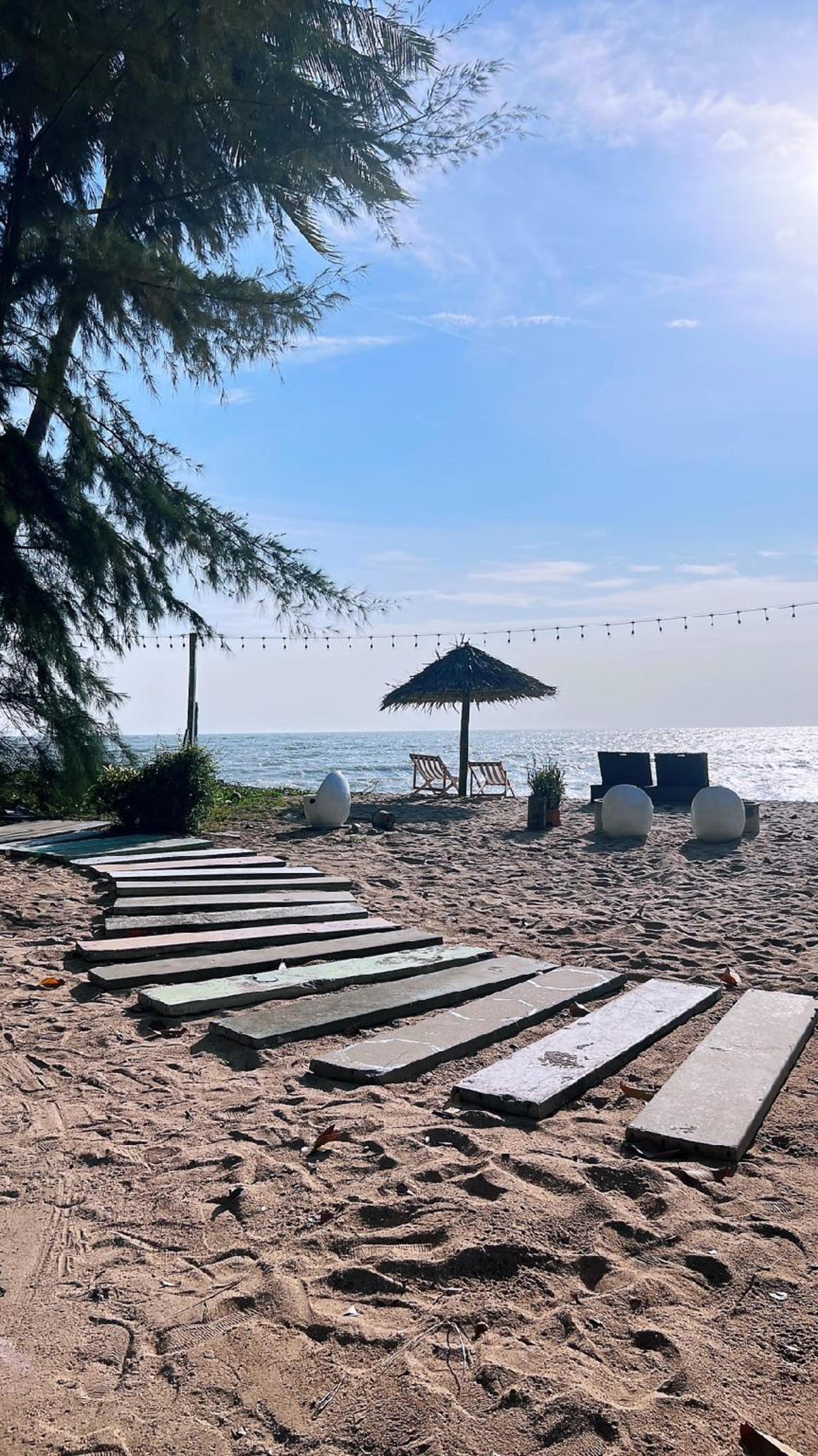 Warm Beach Resort