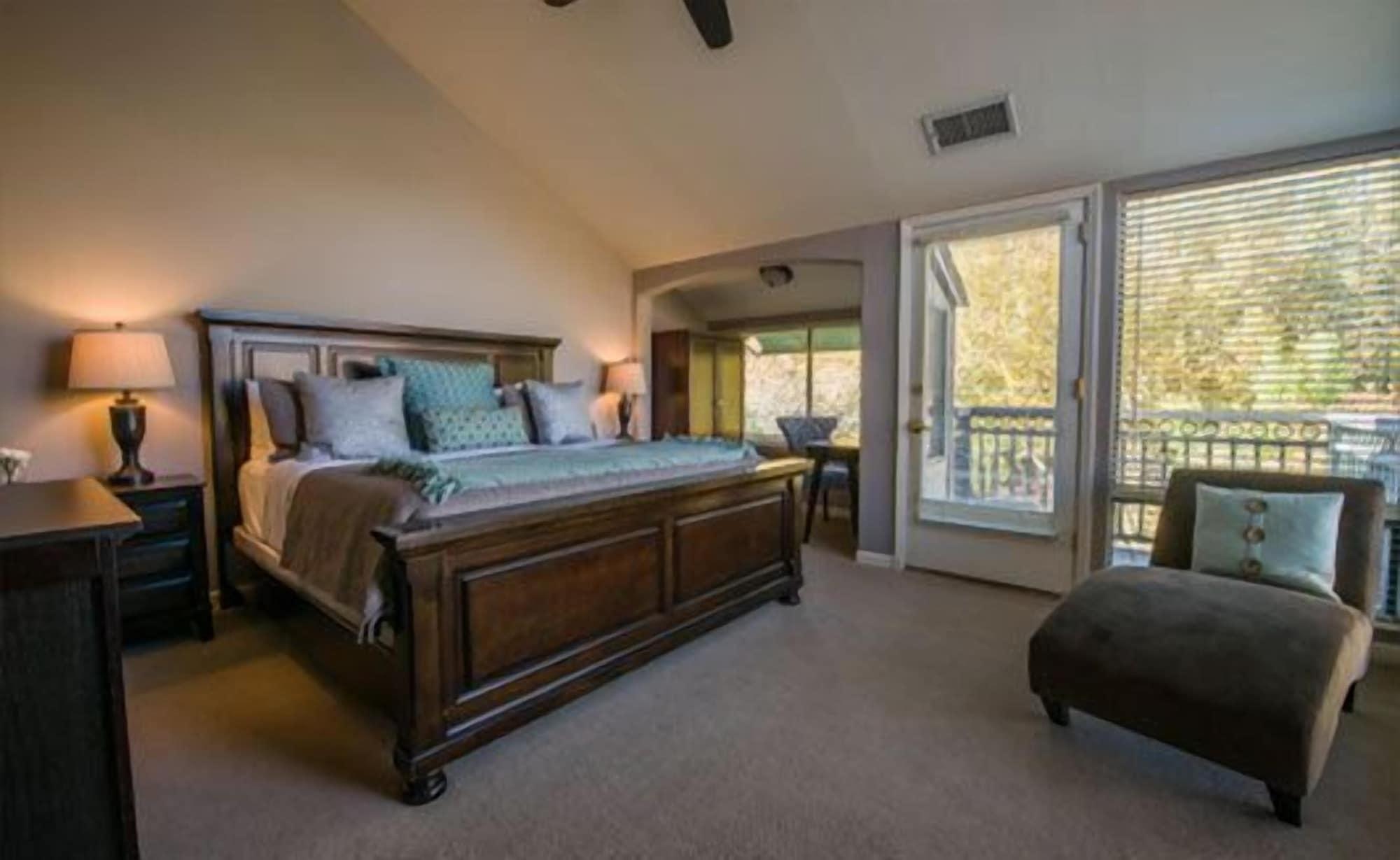 Inn Above Oak Creek by null