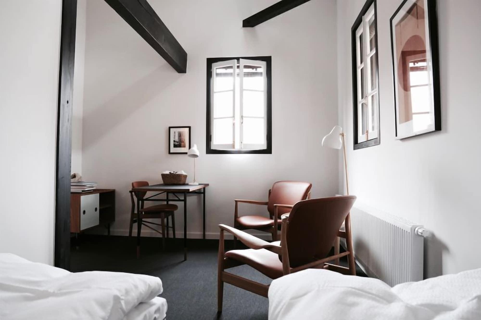 HOUSE OF FINN JUHL HAKUBA by null