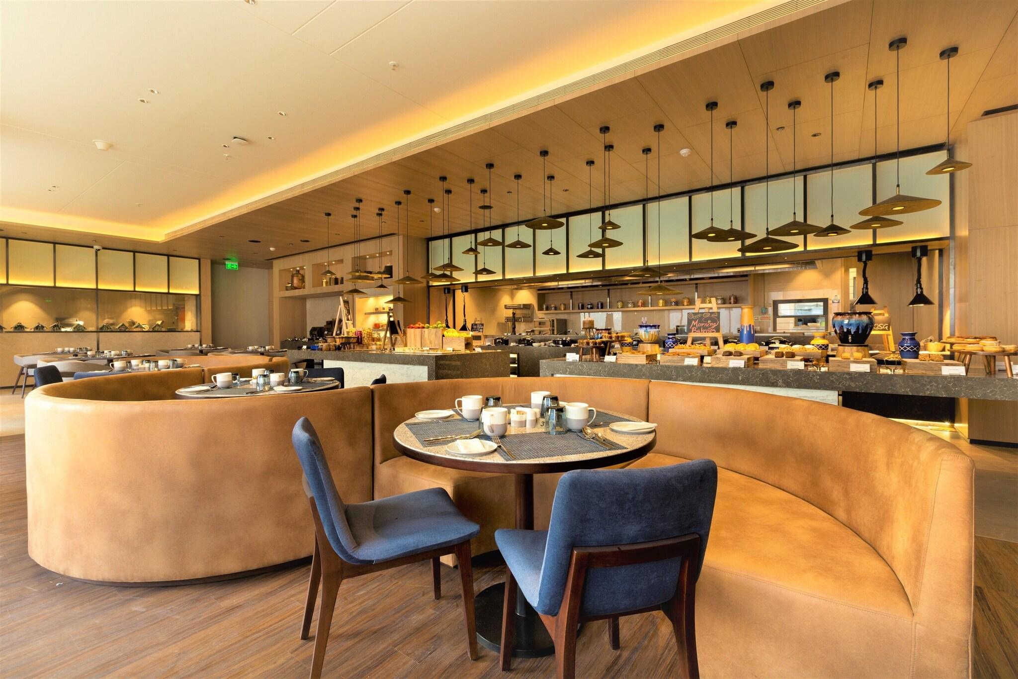 Courtyard By Marriott Vadodara