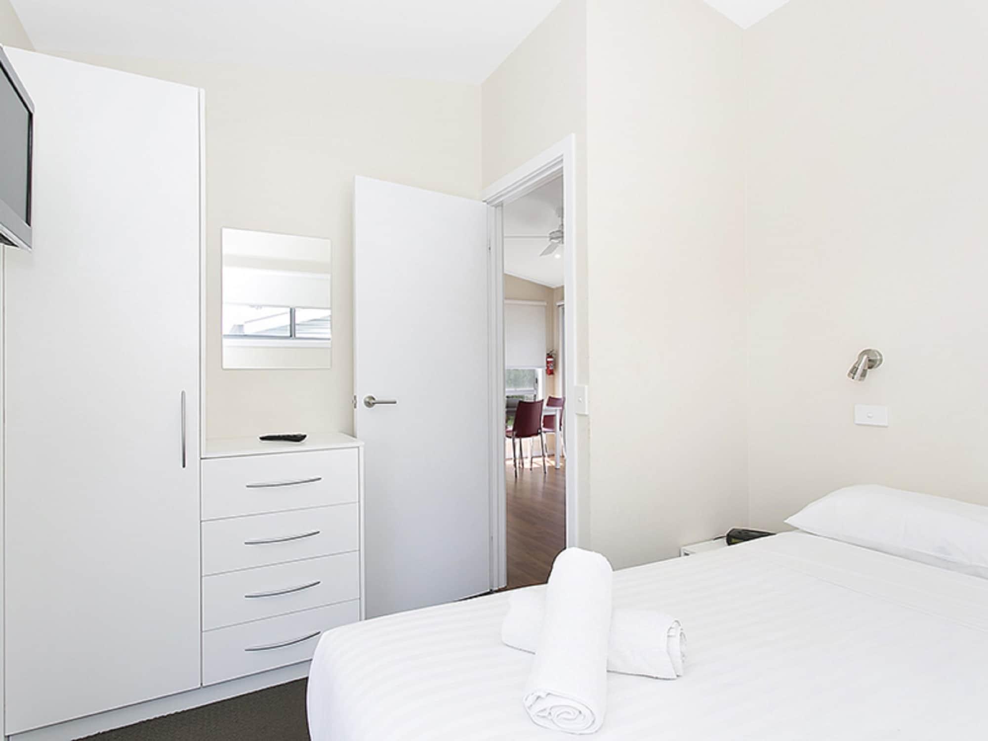 Room 4, Portland Holiday Village, Glenelg - Portland