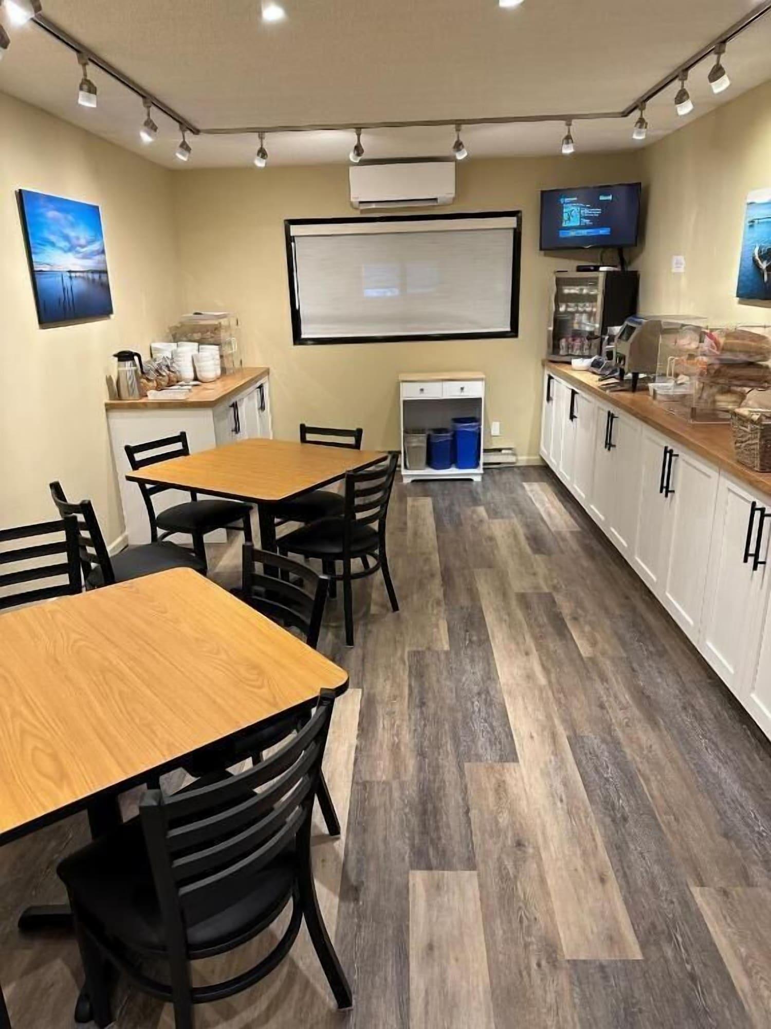 Sidney Waterfront Inn Suites