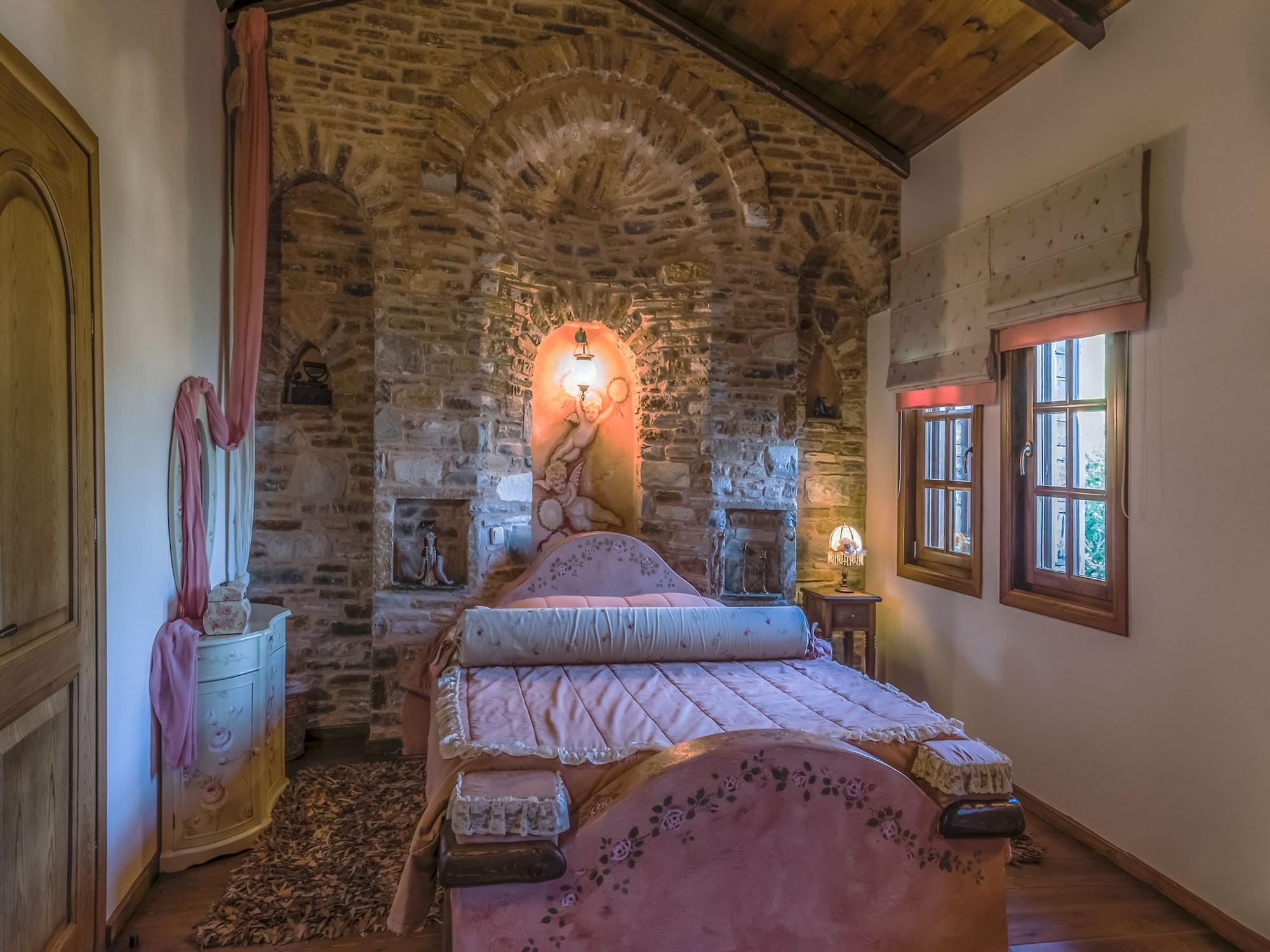 Room 4, To Stefani Tis Makrinas, Thessaly