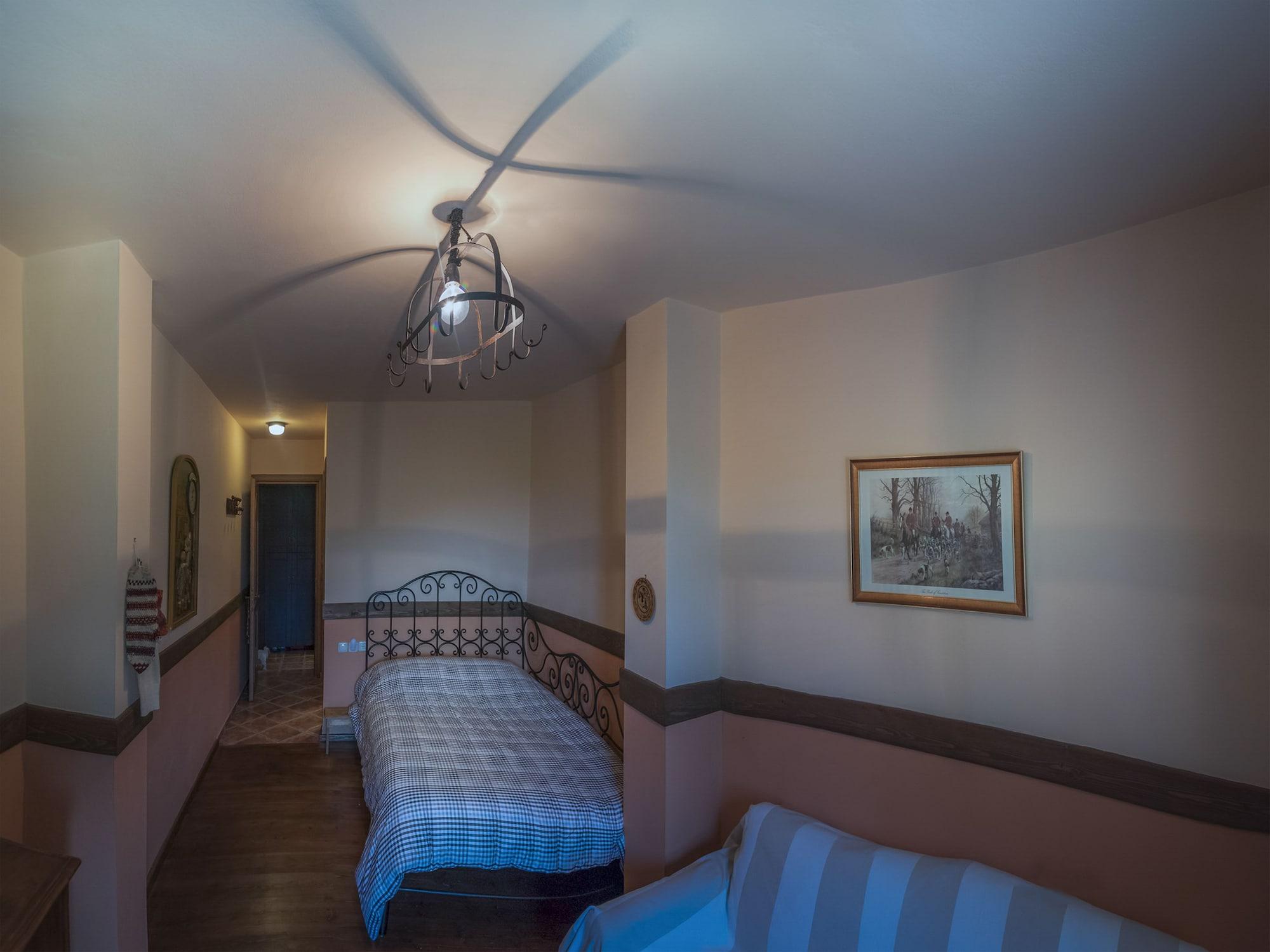 Room 2, To Stefani Tis Makrinas, Thessaly