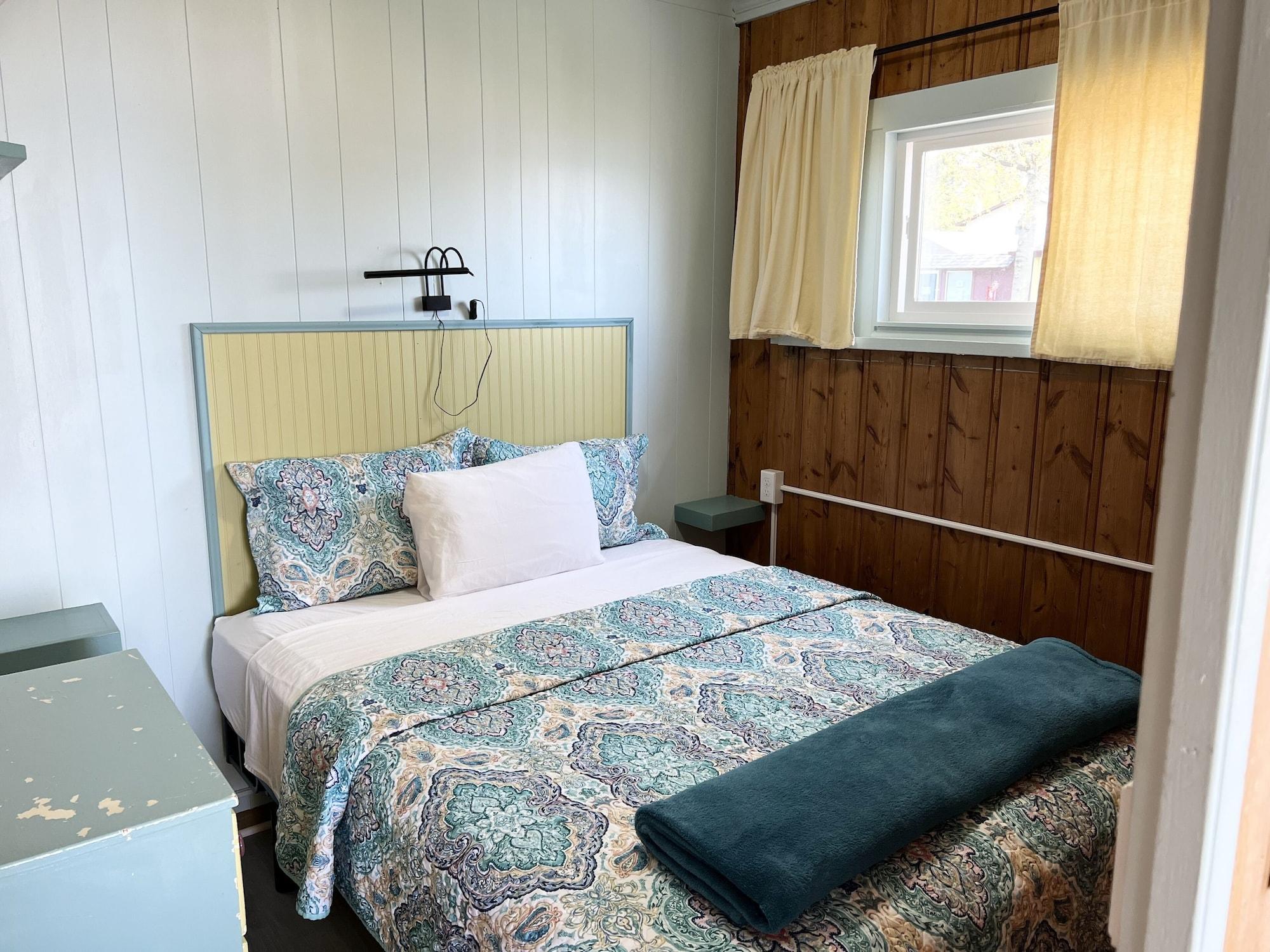 Room 4, Paradise Beach Resort, Lake Hurron