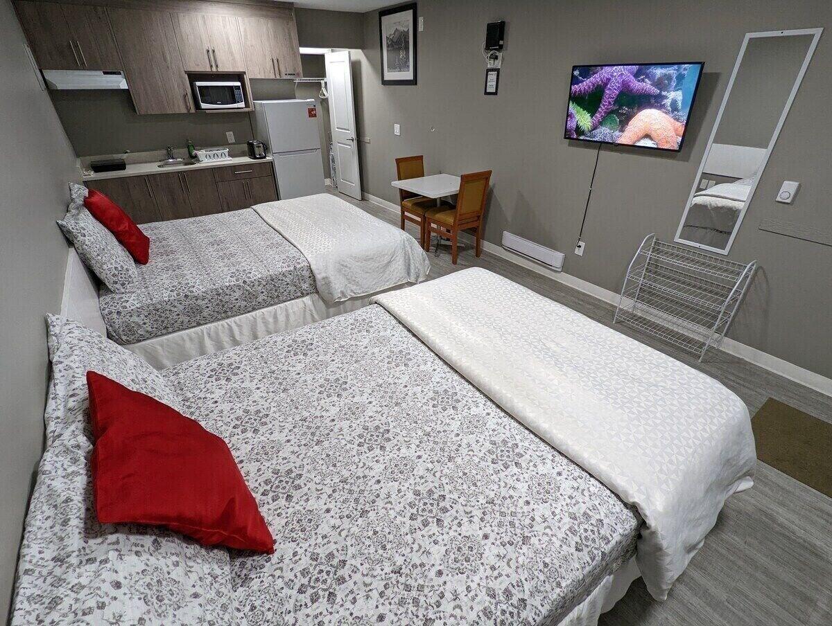 Room 3, Riverside Motel, Division No. 1