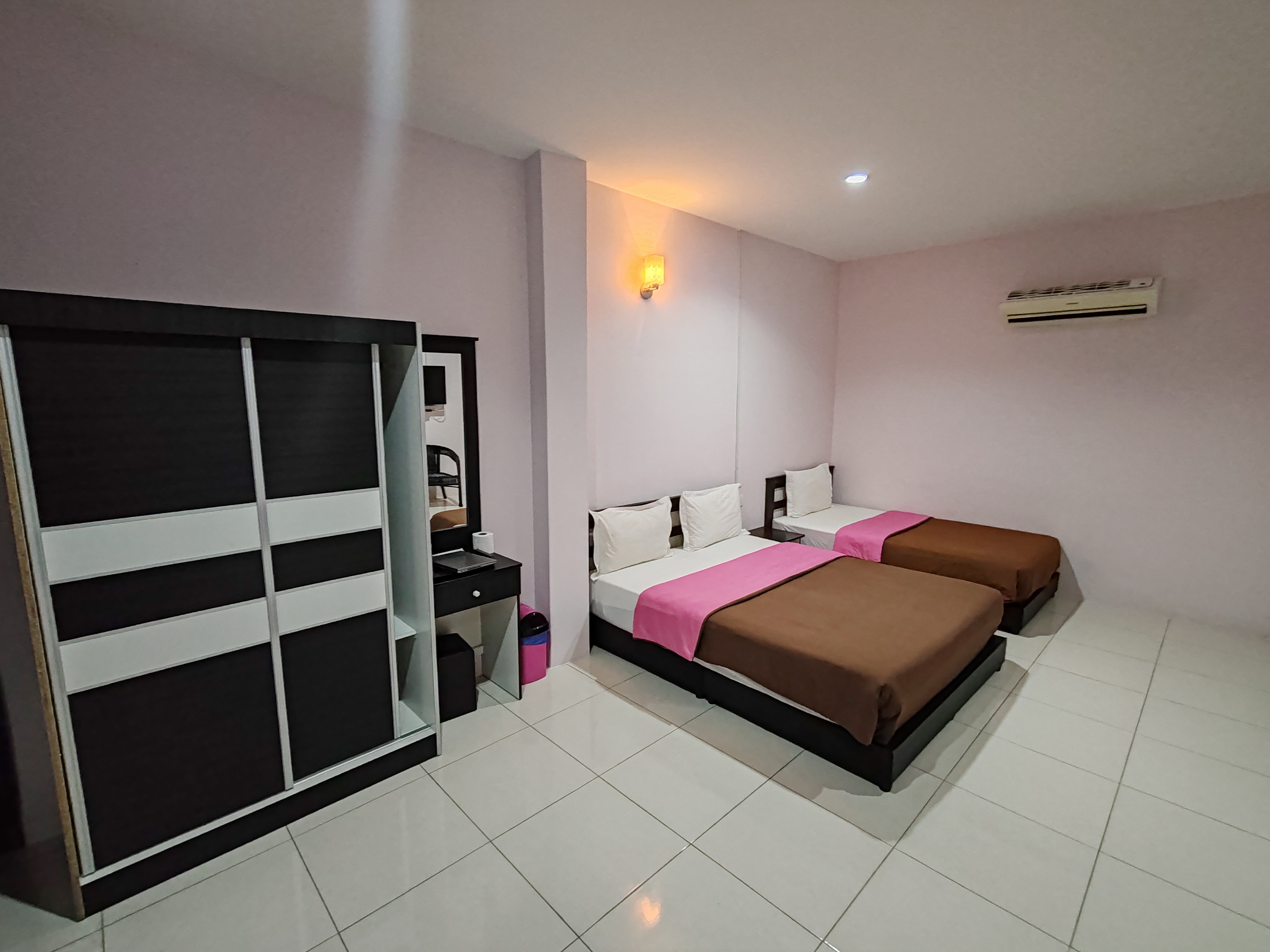 Hotel Kuang Hua Sitiawan Near To (unikl-mimet)