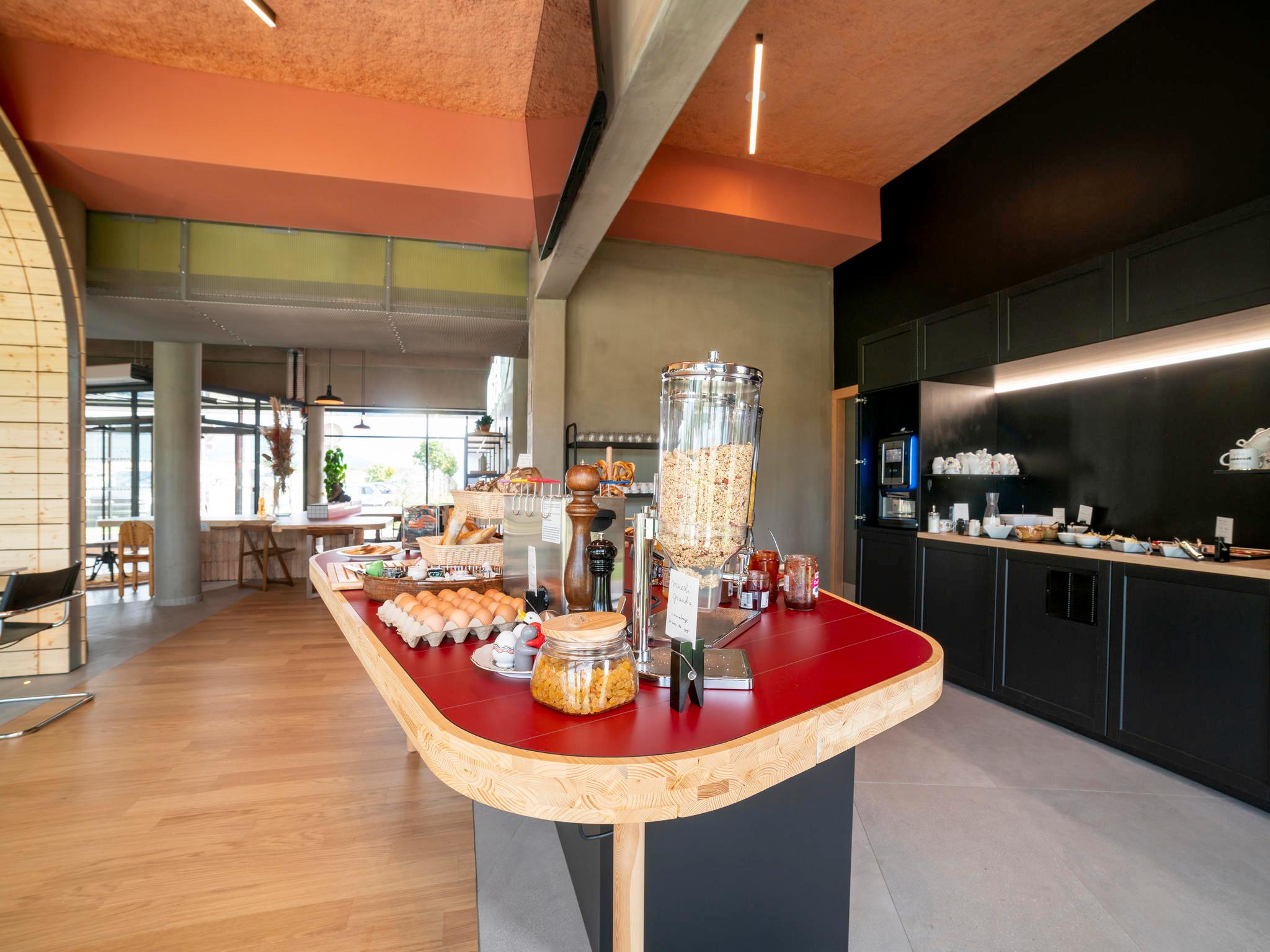 Greet Hotel Cernay Mulhouse
