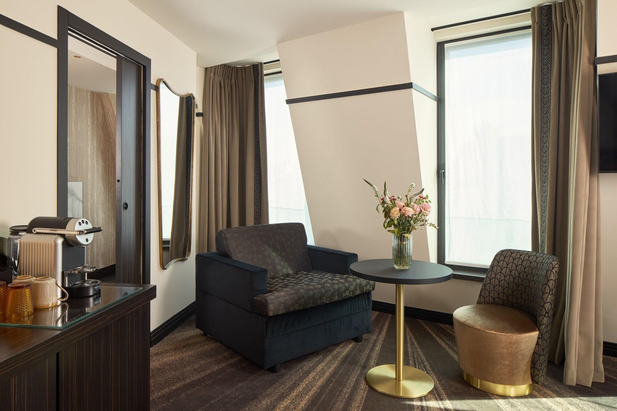 Maison Cassandre by null