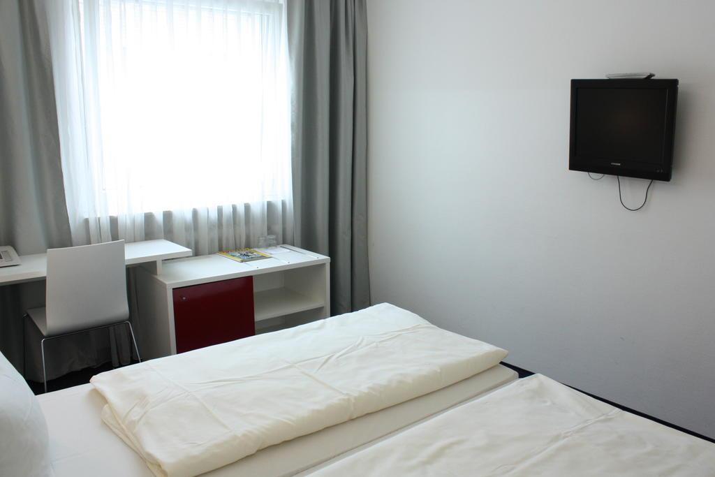 Admiral Hotel by null