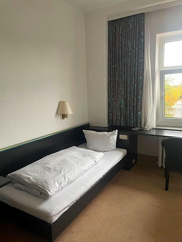 Hotel Bitterfelder Hof Mongoo Gmbh