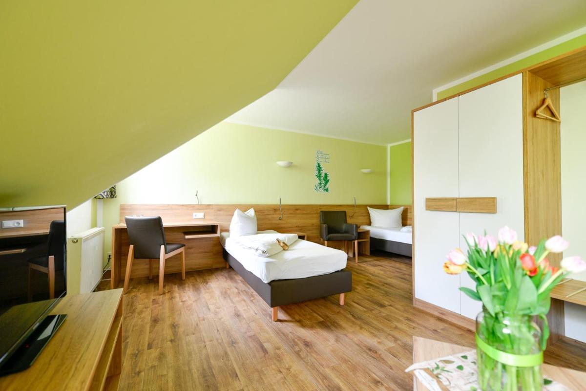 Dreibettzimmer, basic