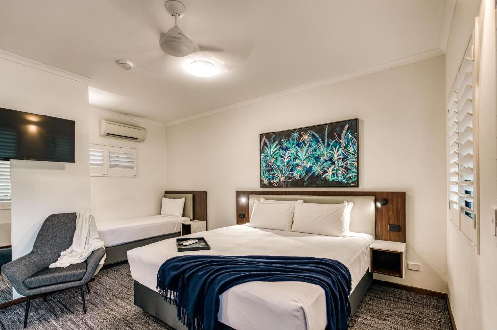 Palms City Resort