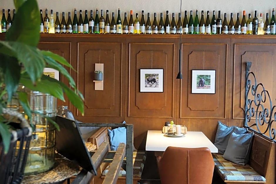 Hotel Weinhaus Zum Schwarzen Bv Ren