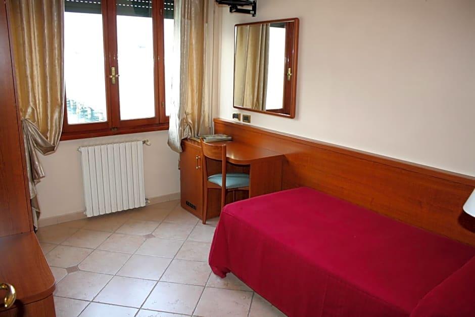 Albergo Ristorante Punta Dell Est