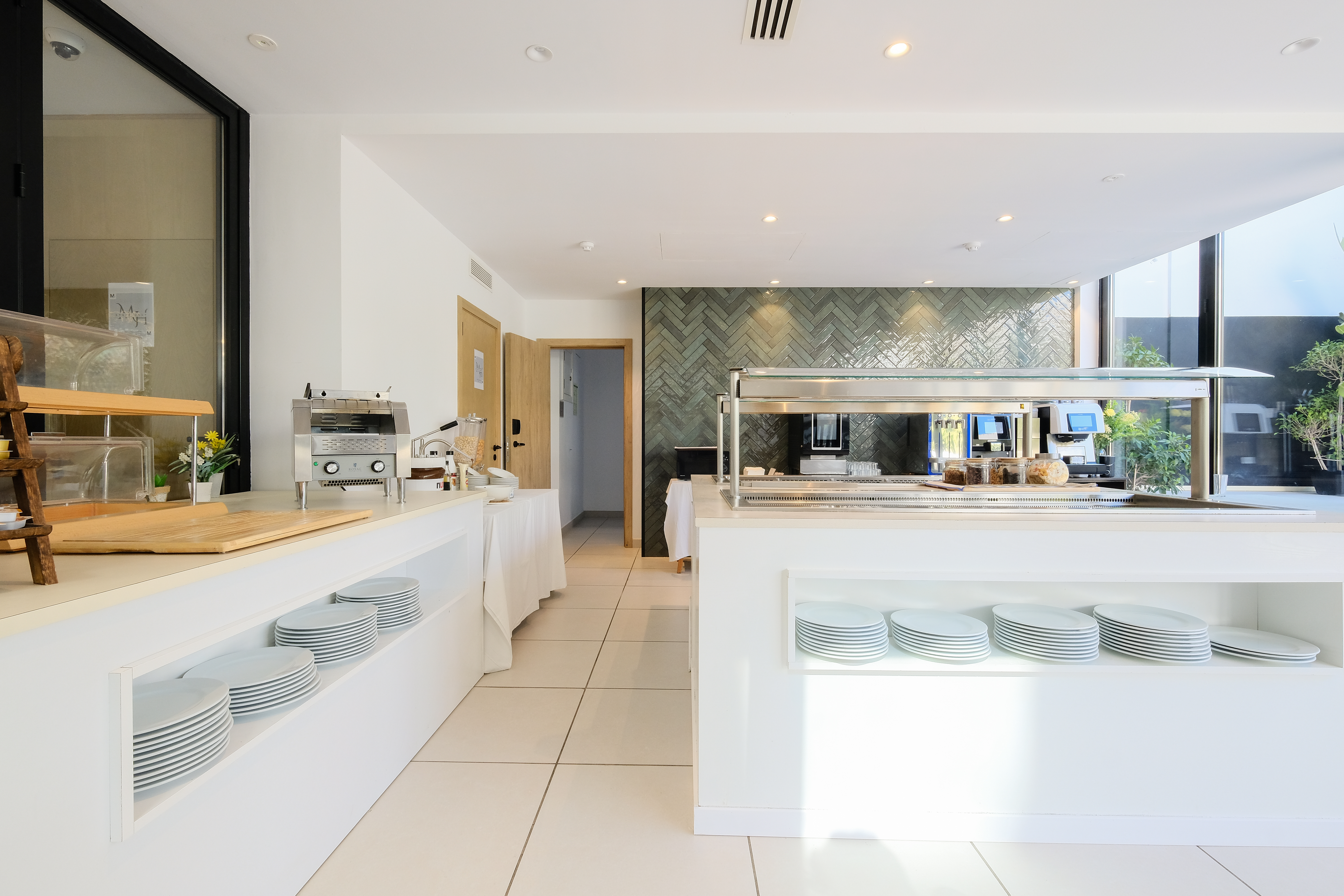 Azuline Hotel M