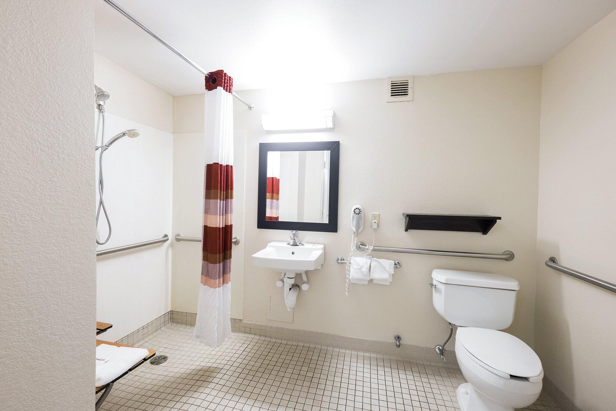 Red Roof PLUS+ San Antonio Downtown - Riverwalk by null