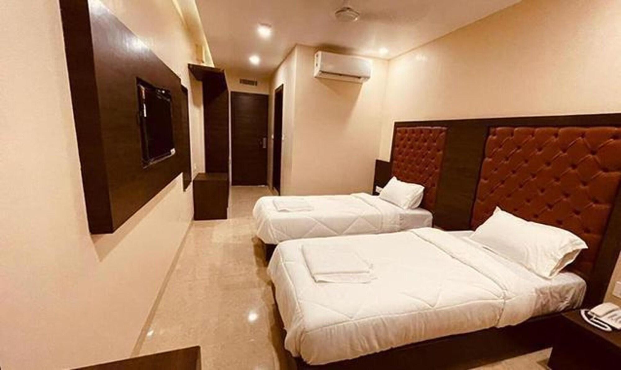 Fabhotel Vertigo Suite