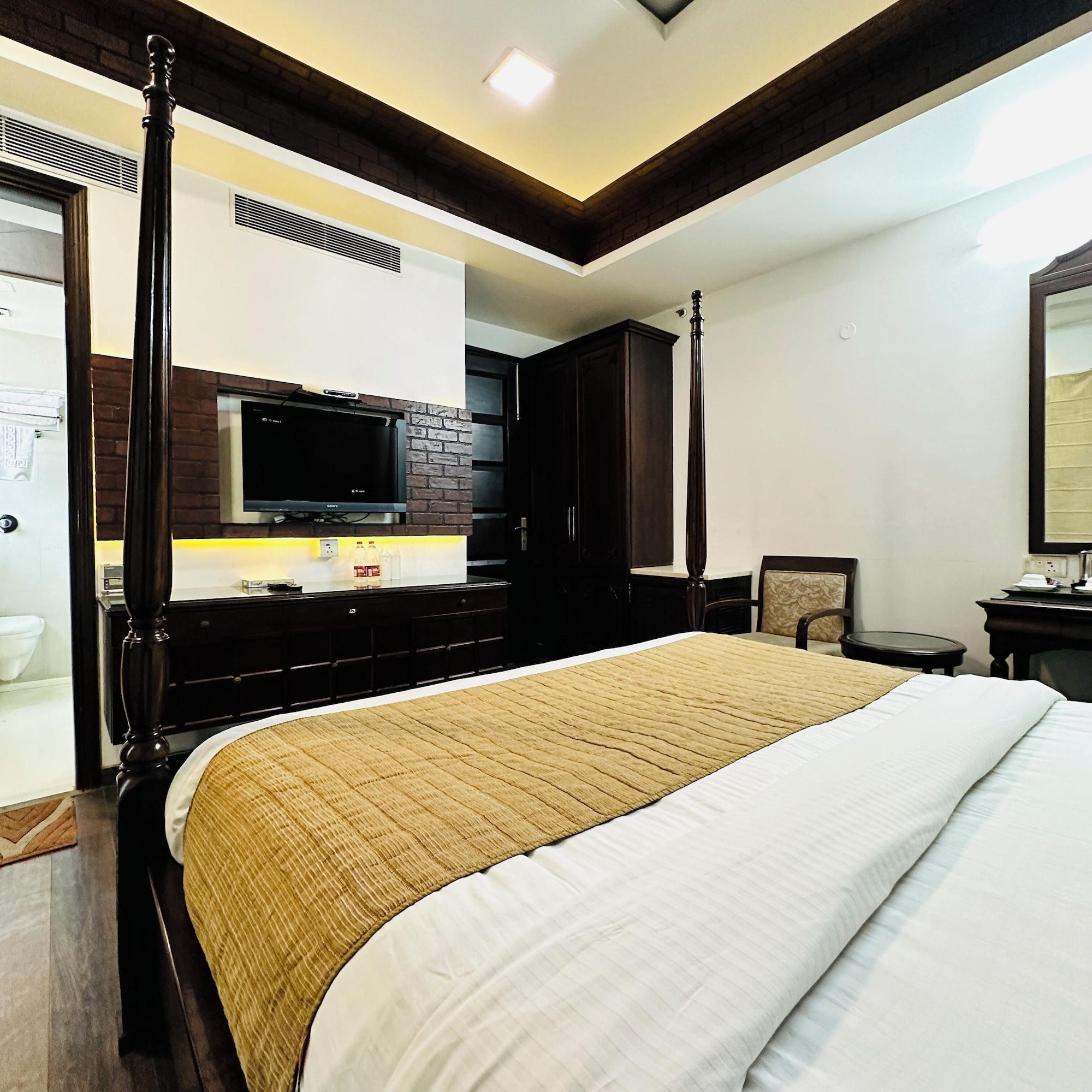Hotel Lavish In Rajouri Garden