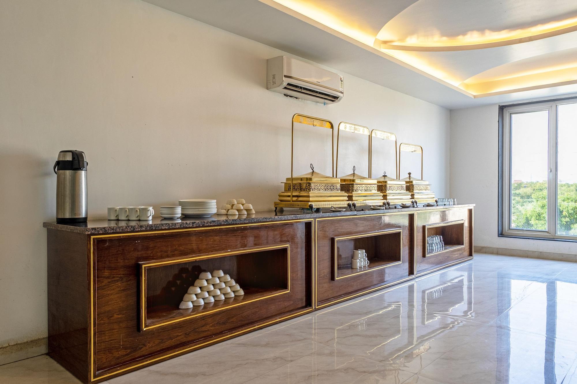 Hotel Holiday Grand Near Expo Mart