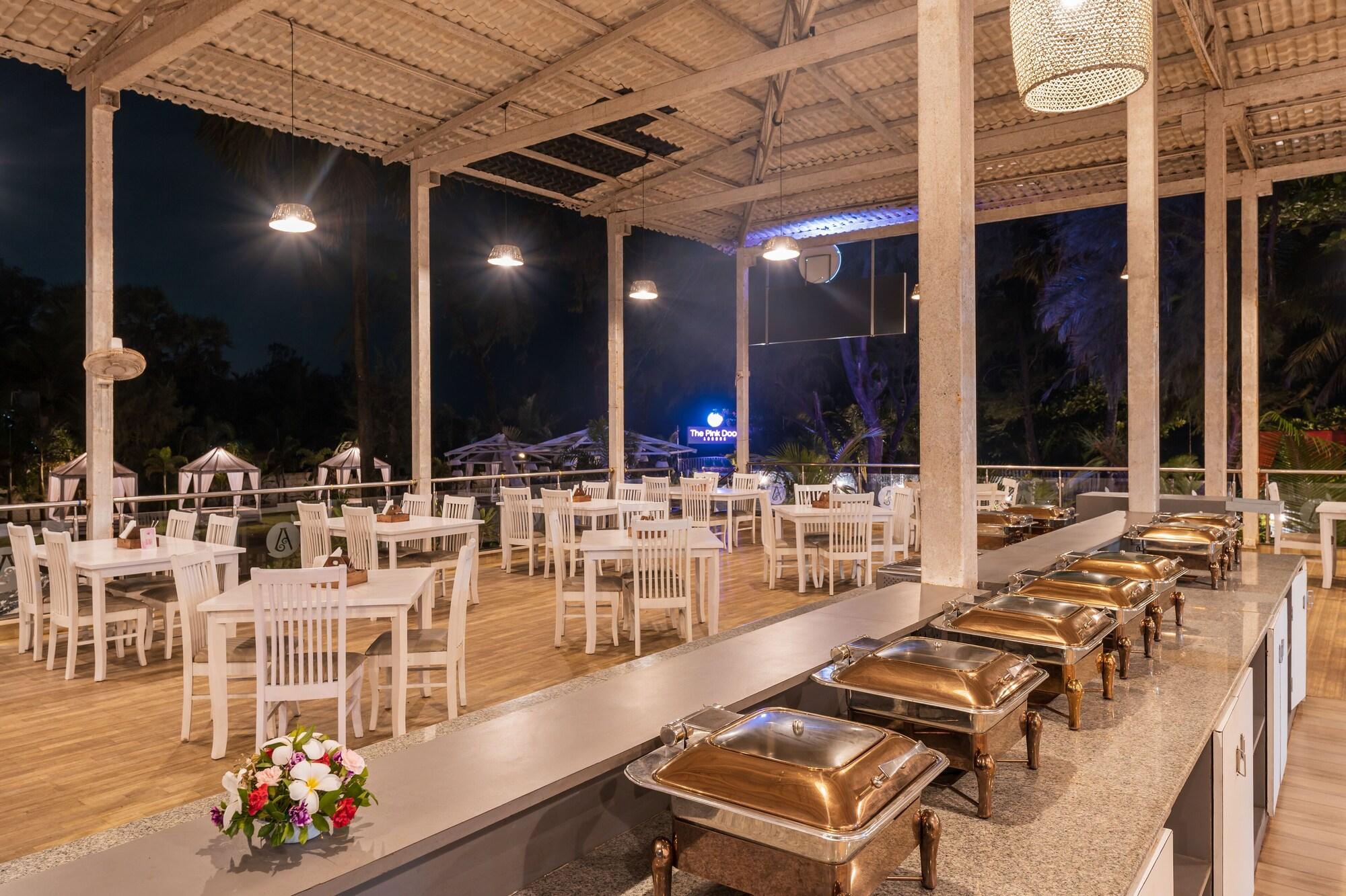 Foxoso La Beach Resort