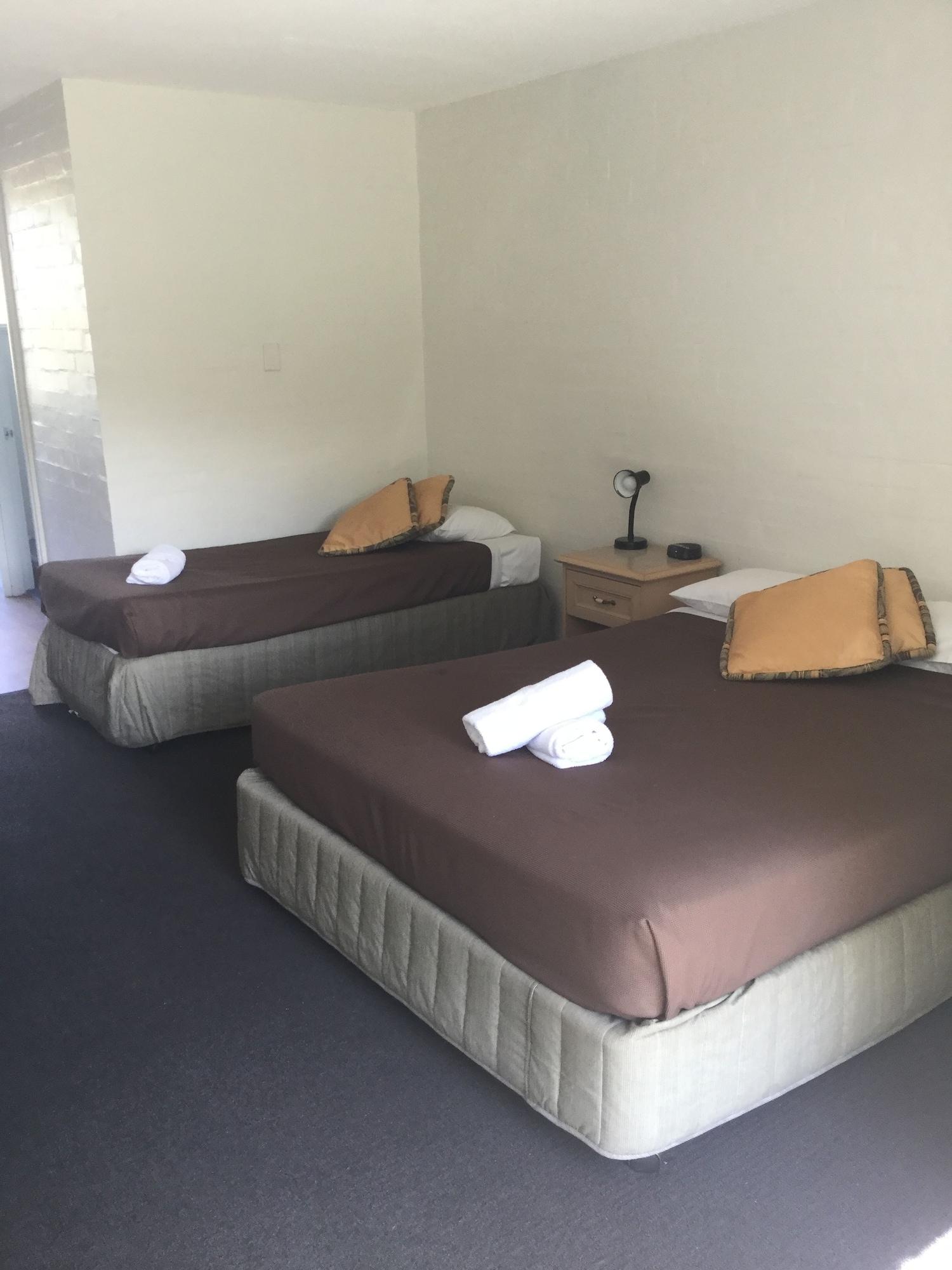Bathurst Studio Apartments