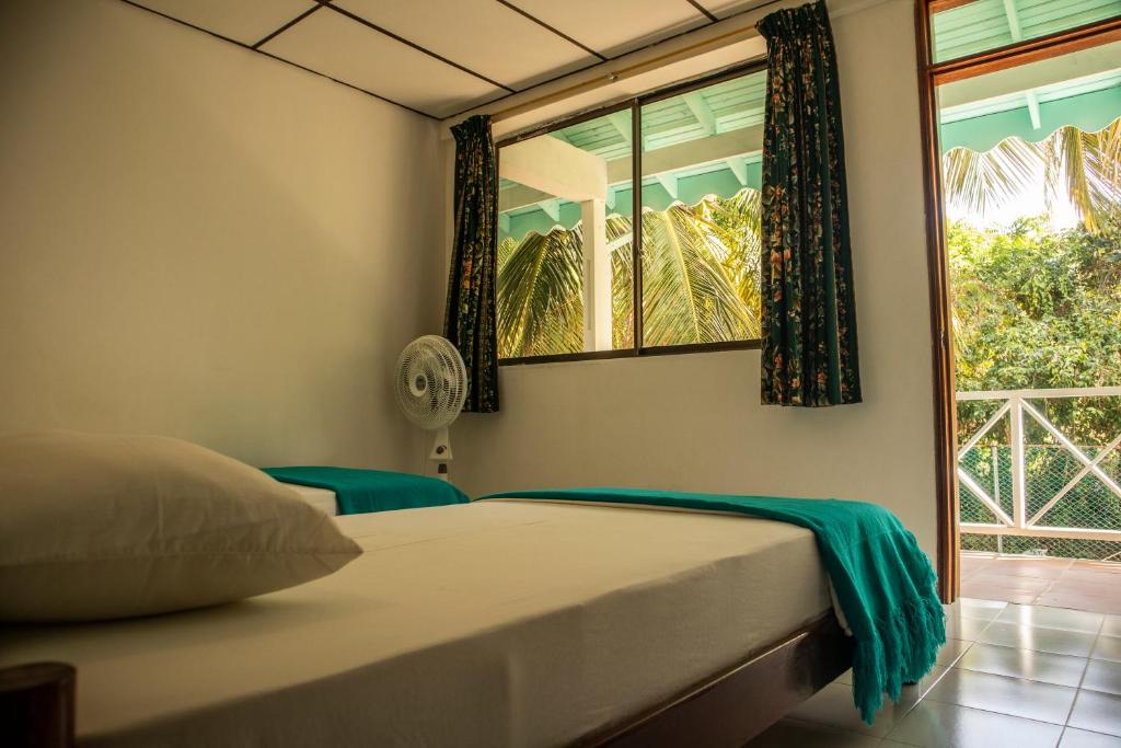 South West Bay Cabañas