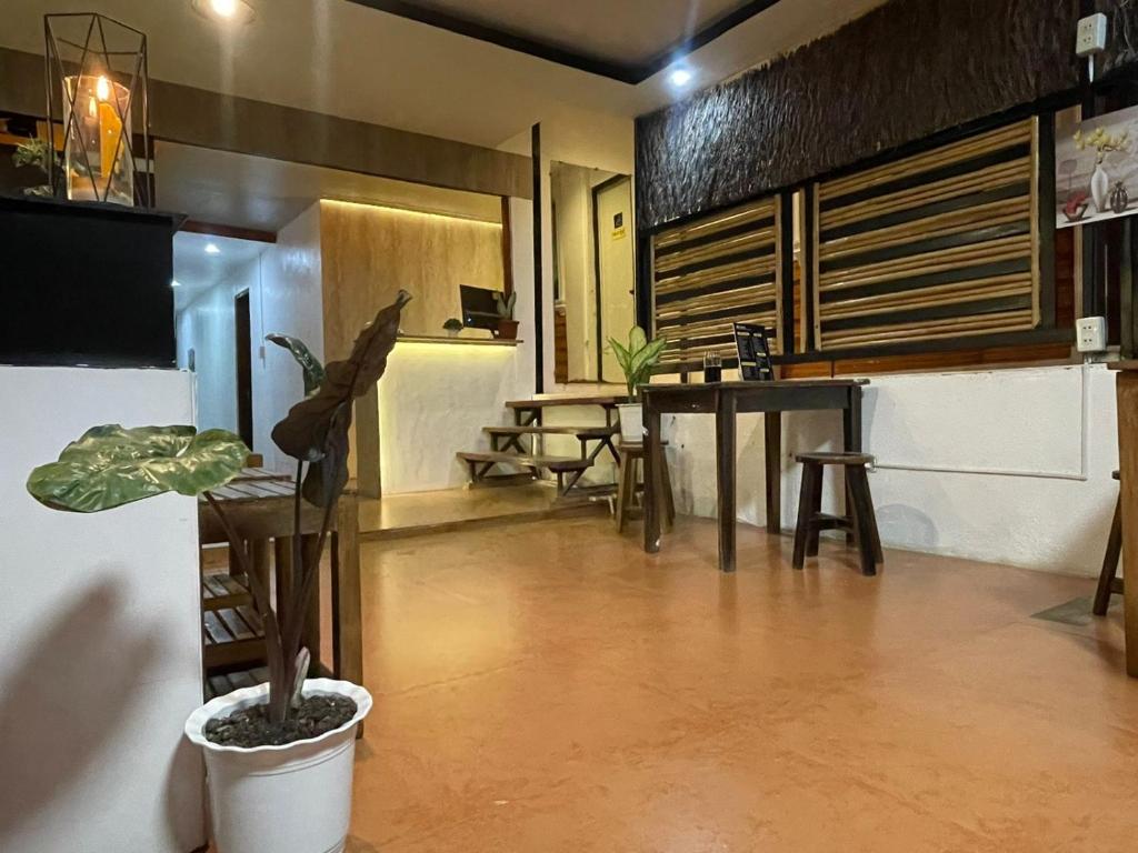 Trail Inn - Puerto Princesa City