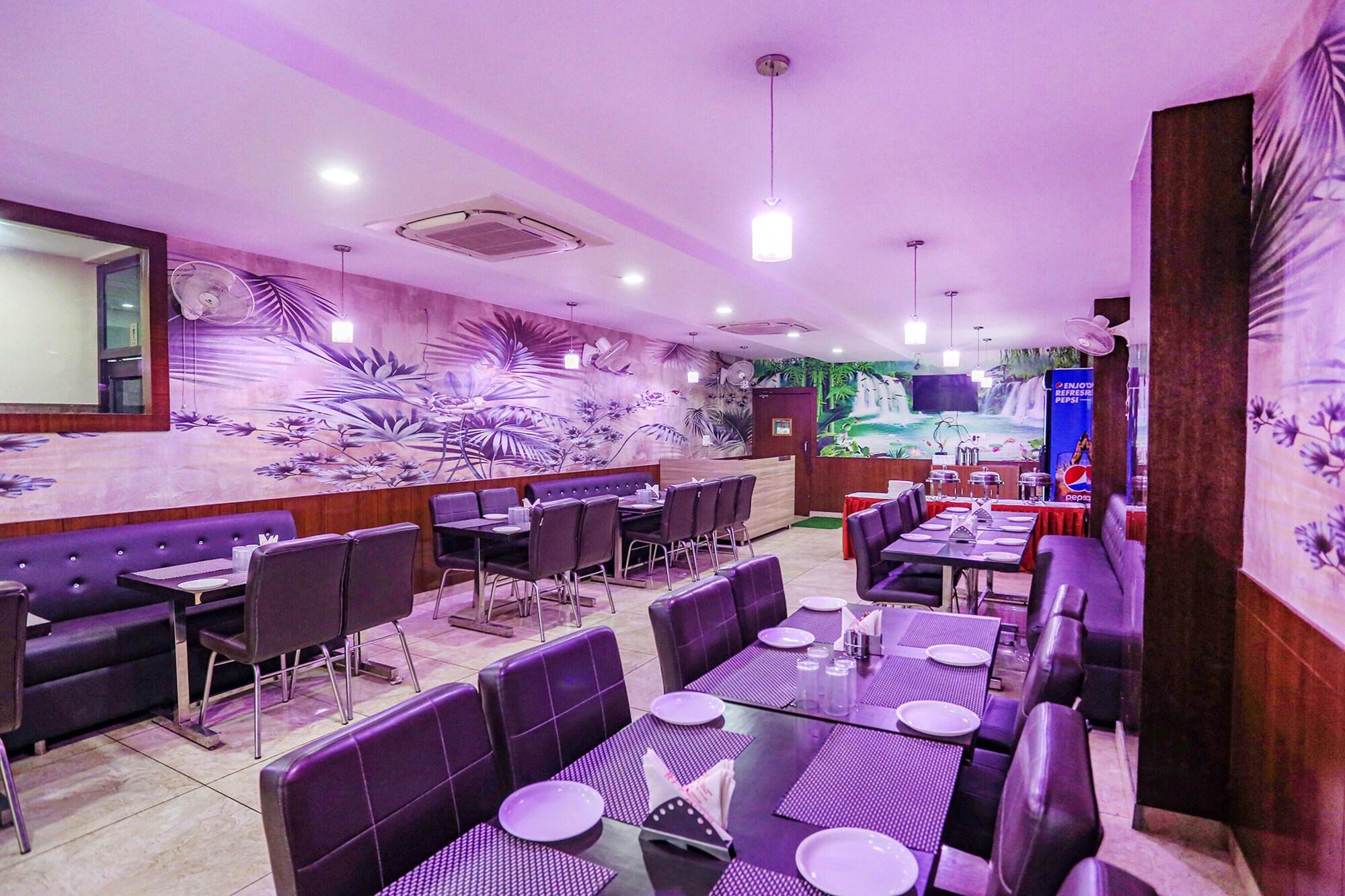 Fabhotel Frolic