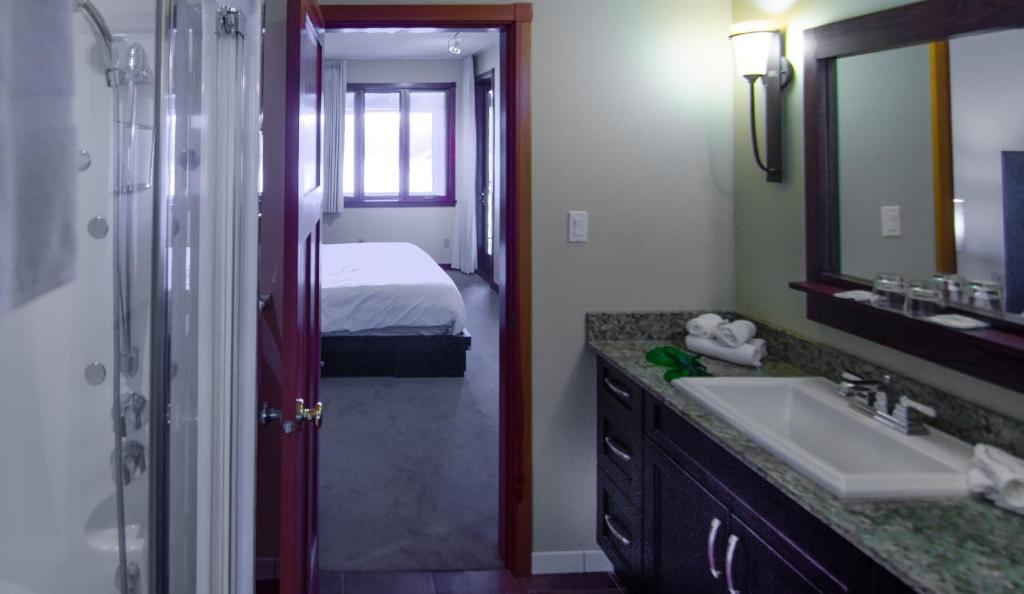 Galiano Oceanfront Inn and Spa by null