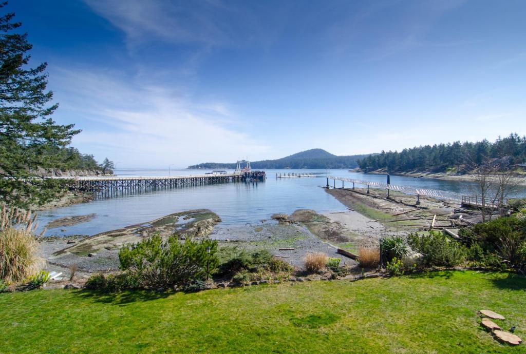 Galiano Oceanfront Inn and Spa by null