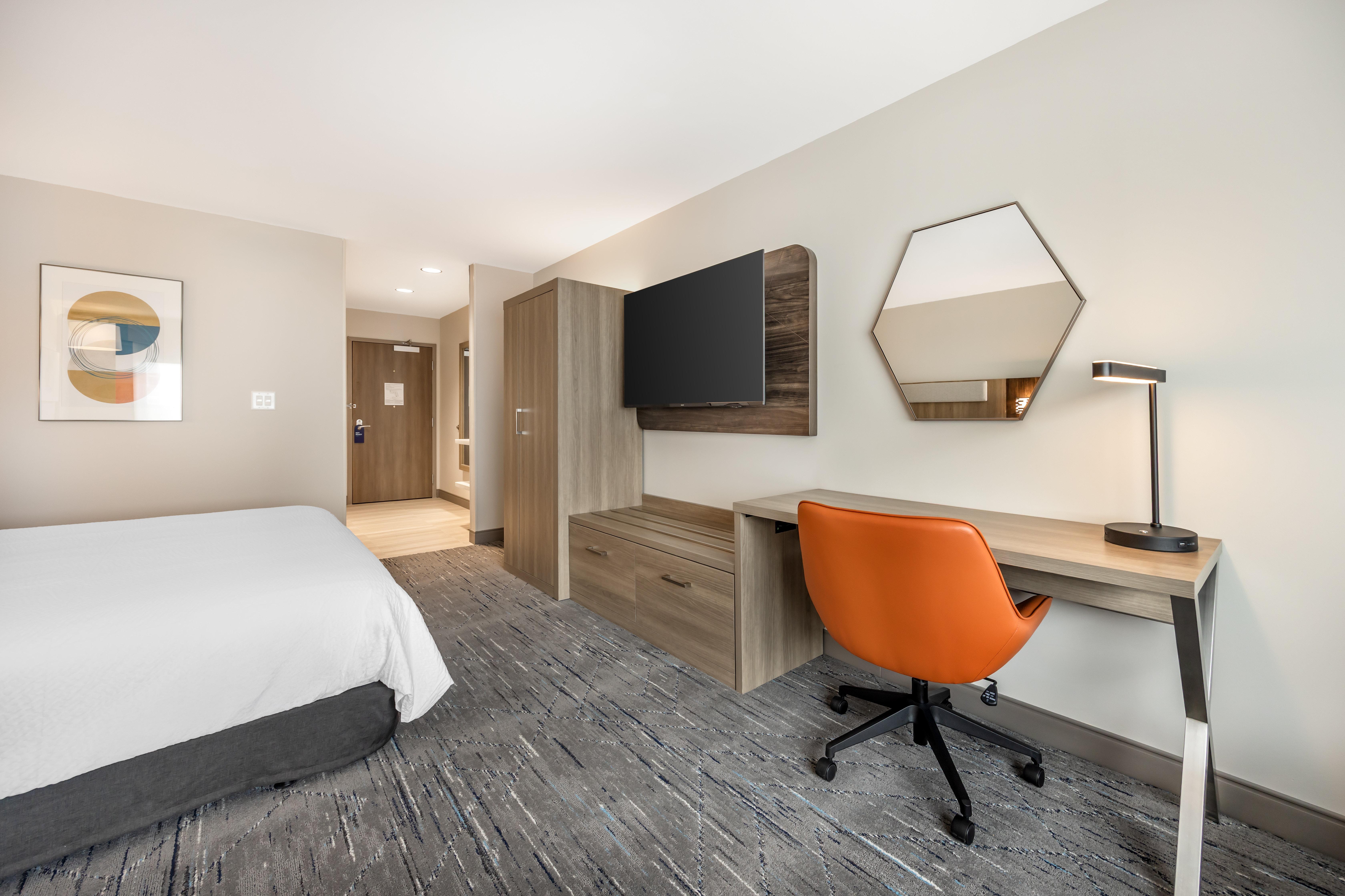 Holiday Inn Express & Suites Nashville West End Un