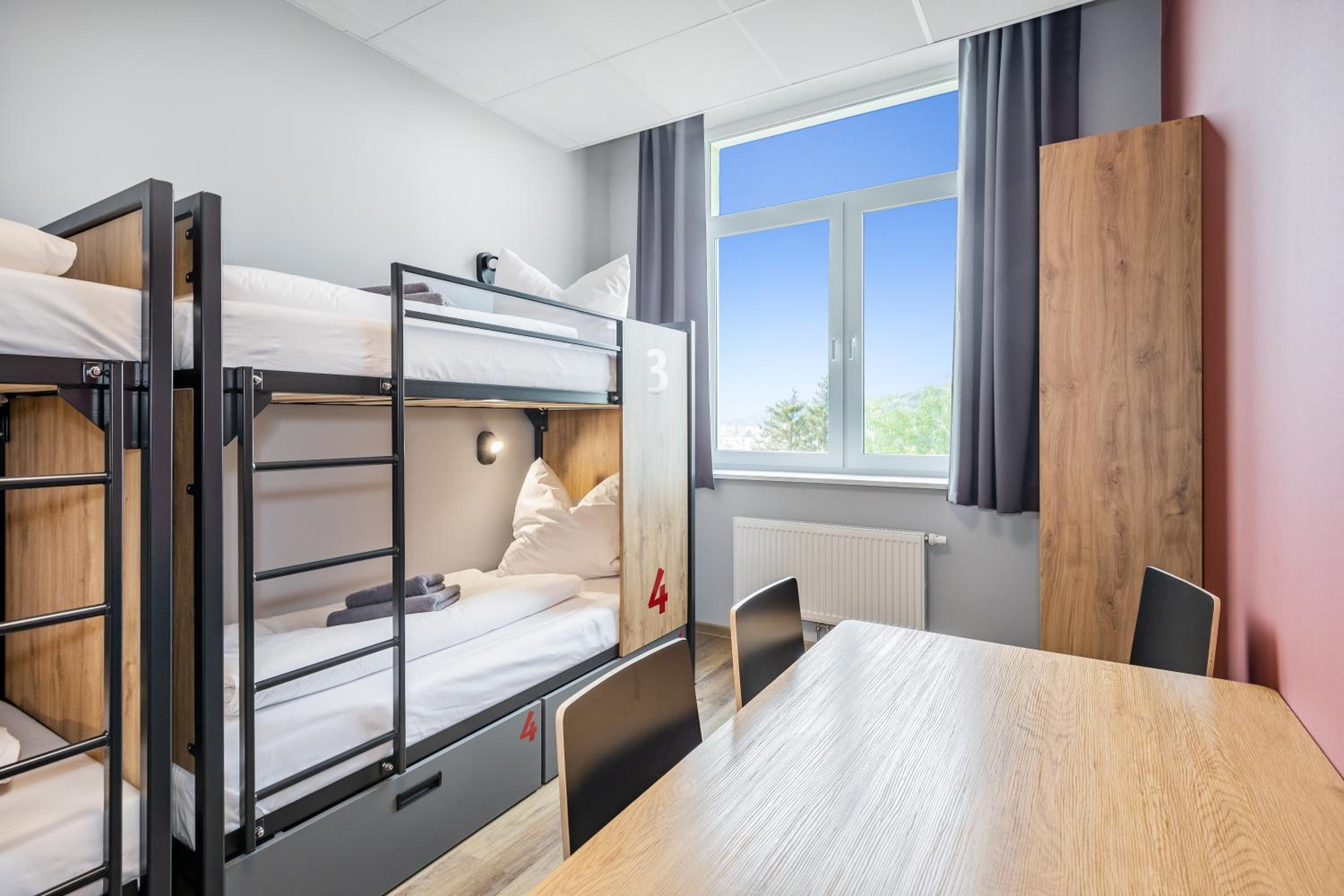 Vierbettzimmer, dusche