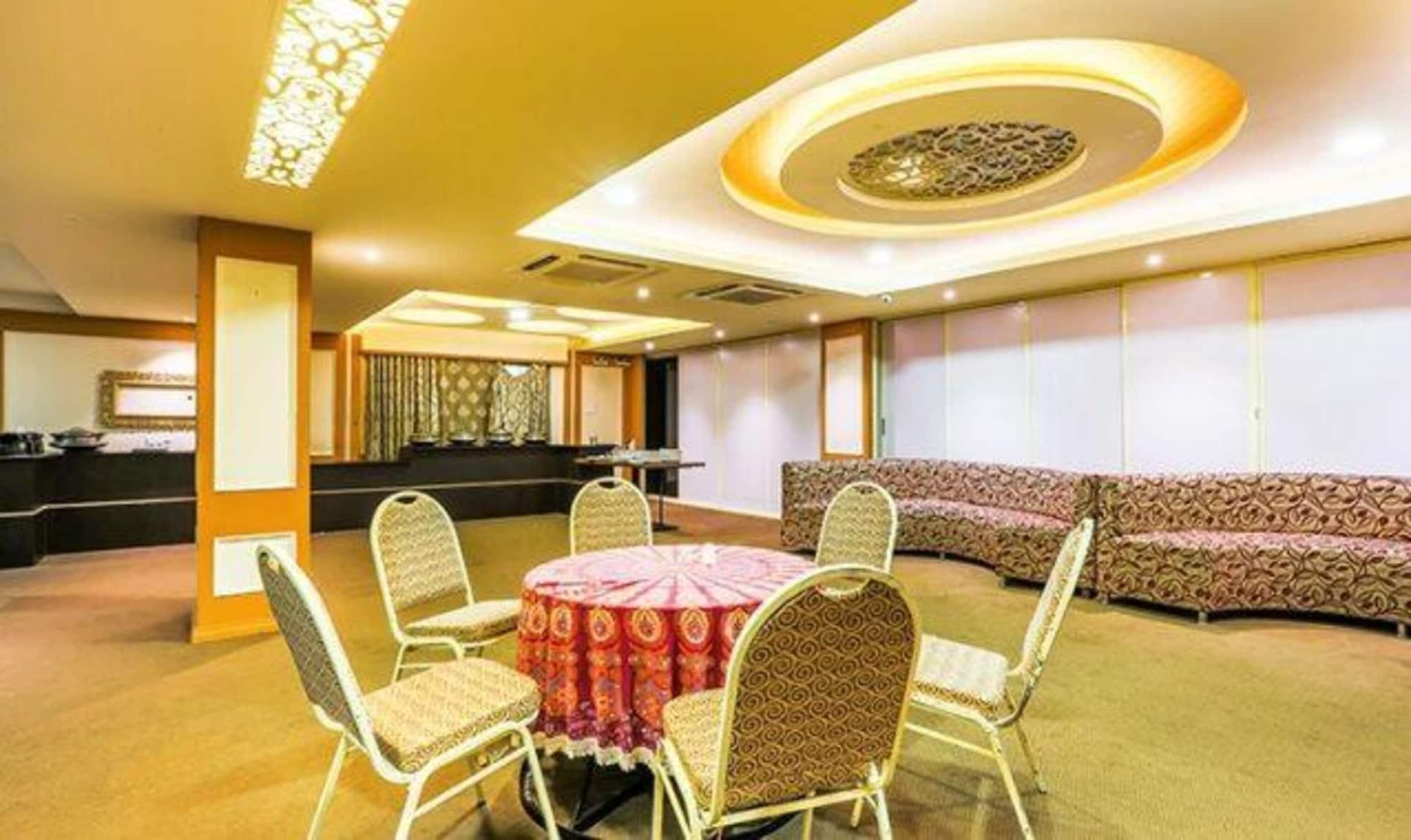 Fabhotel Astra Berry's