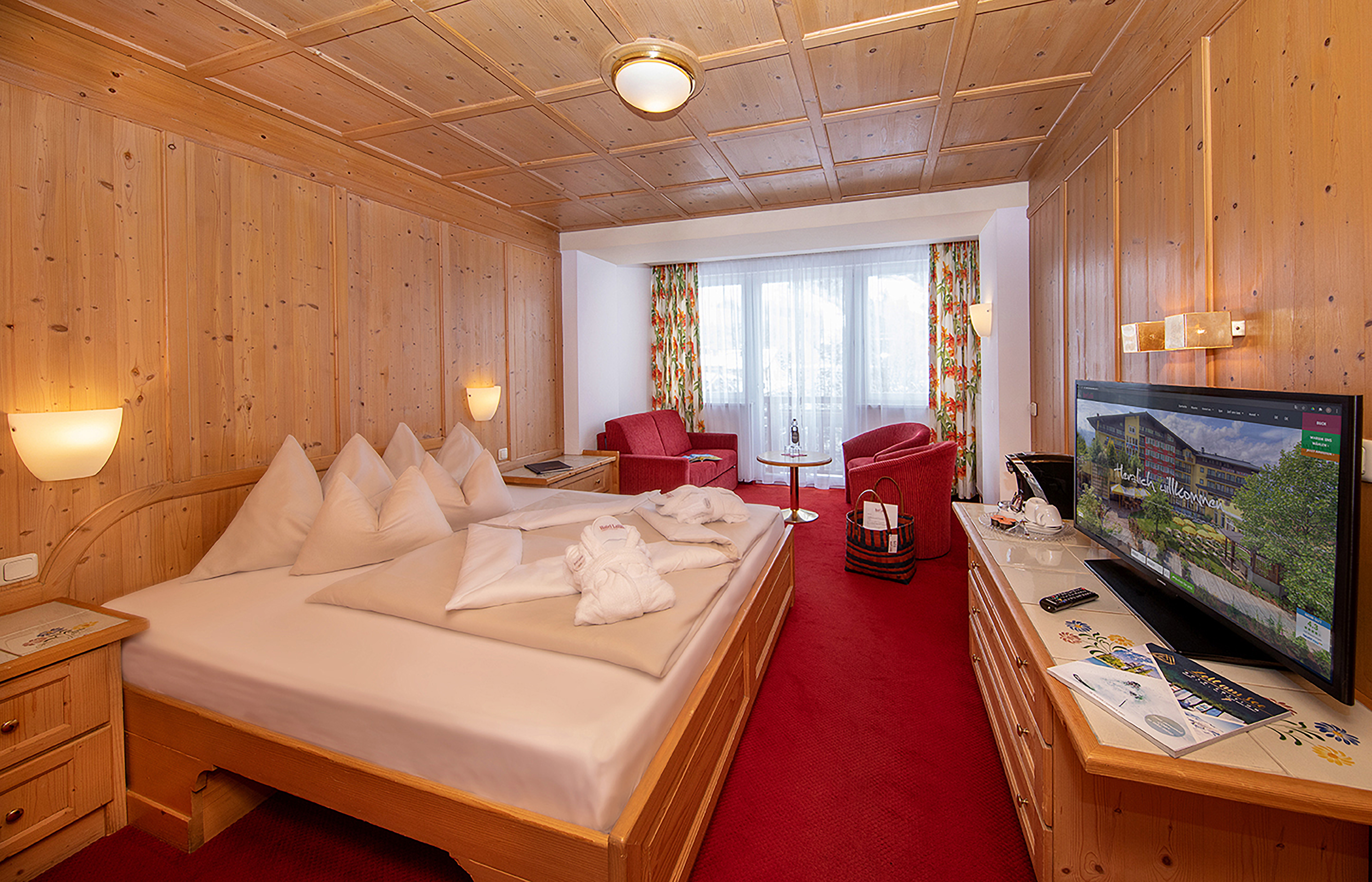 Double Room (Queen or Twin)