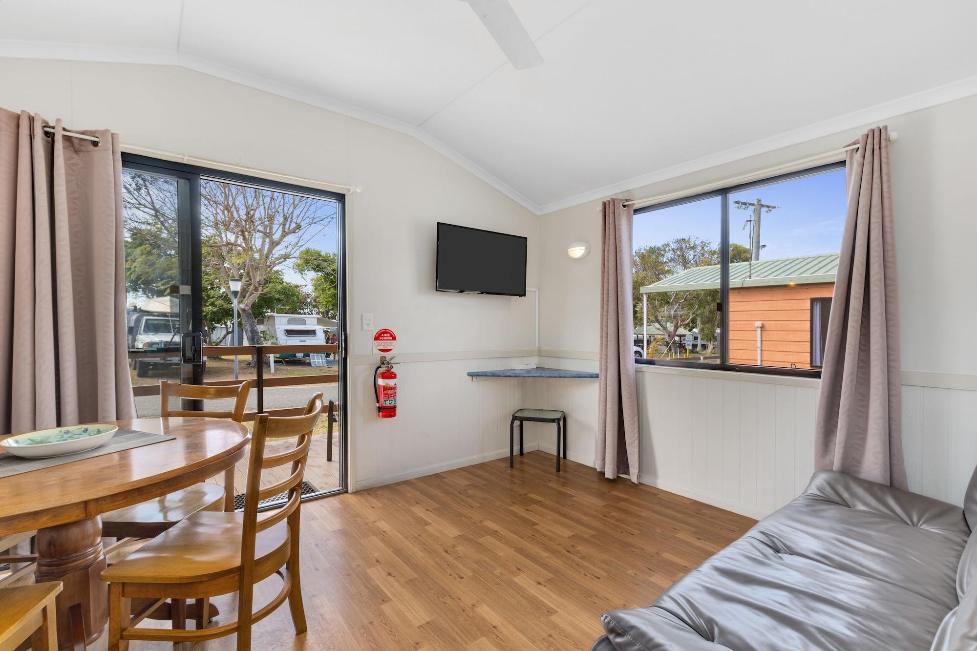 Room 2, Fisherman's Beach Holiday Park, Livingstone - Pt B