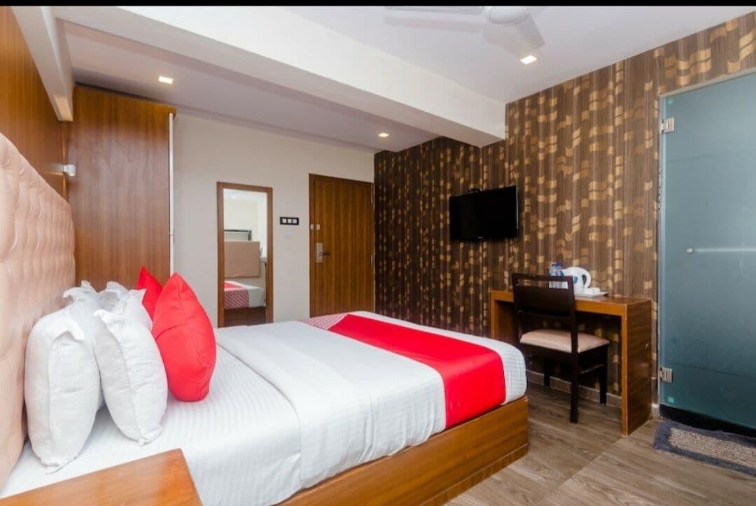 Hotel Qubestay Airport