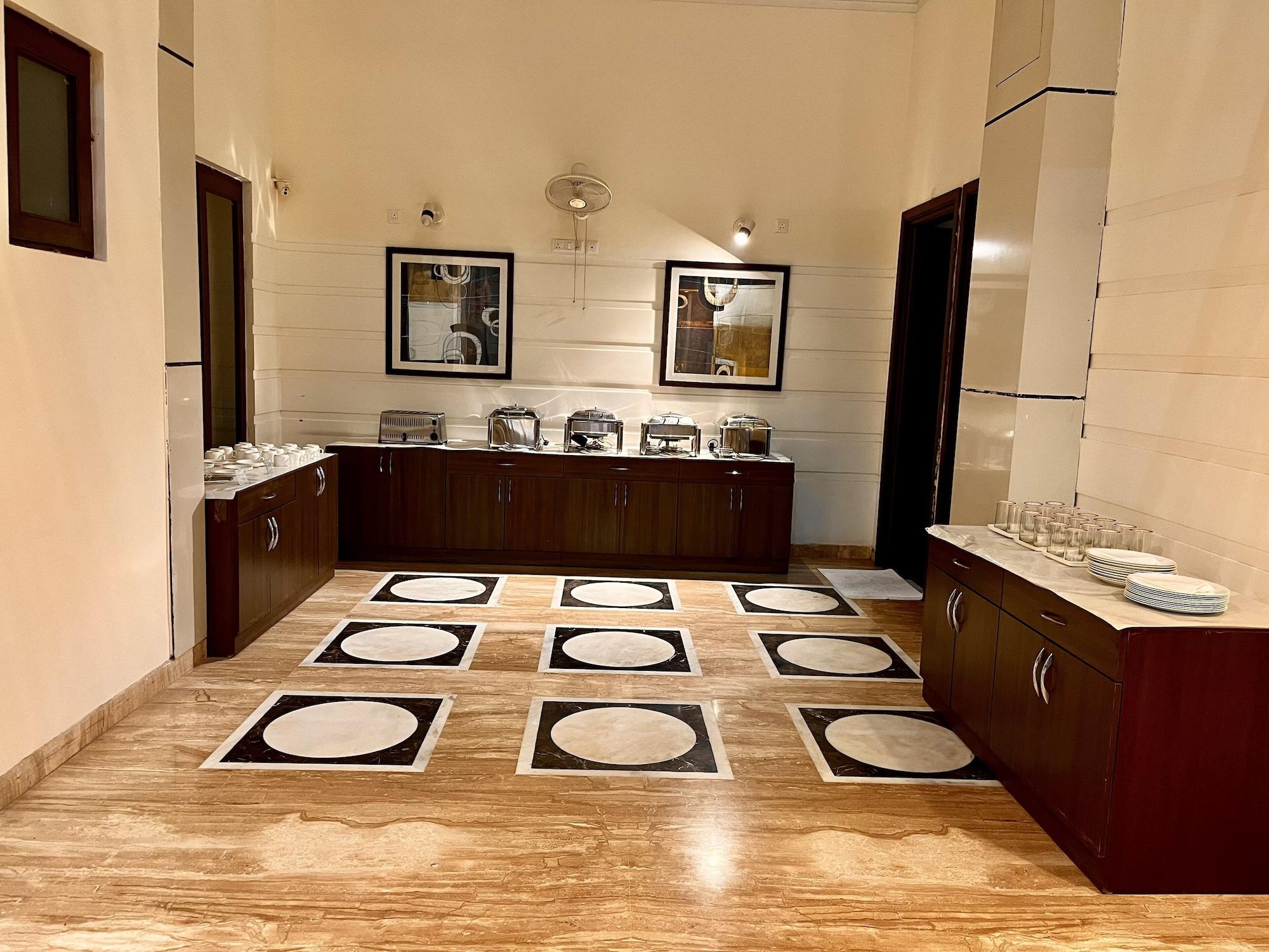 Alpina Hotels & Suites
