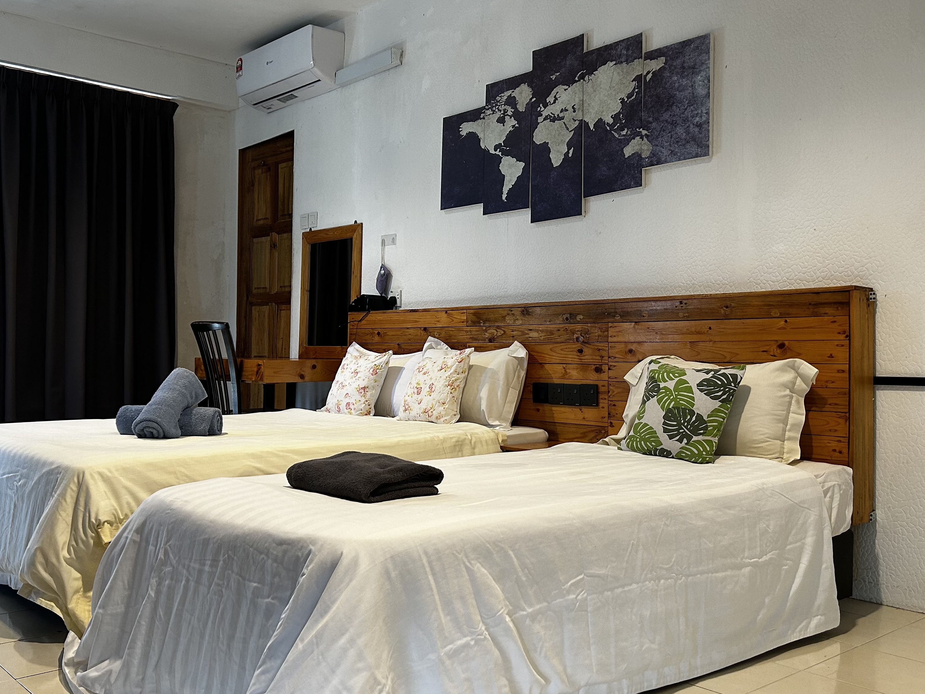 Riverbank Dungun Guesthouse & Cafe By Zuzu