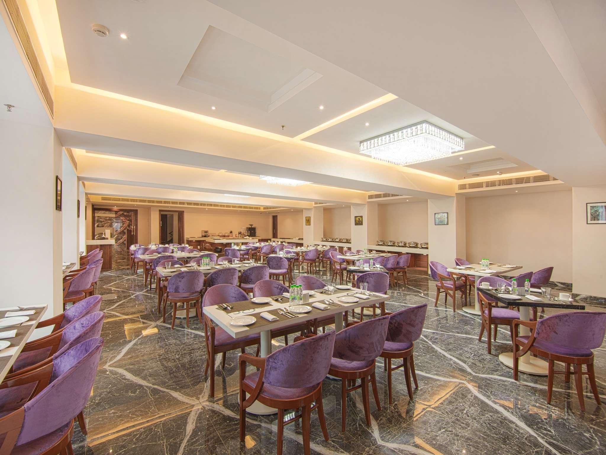 Hrj Sarovar Portico Indore