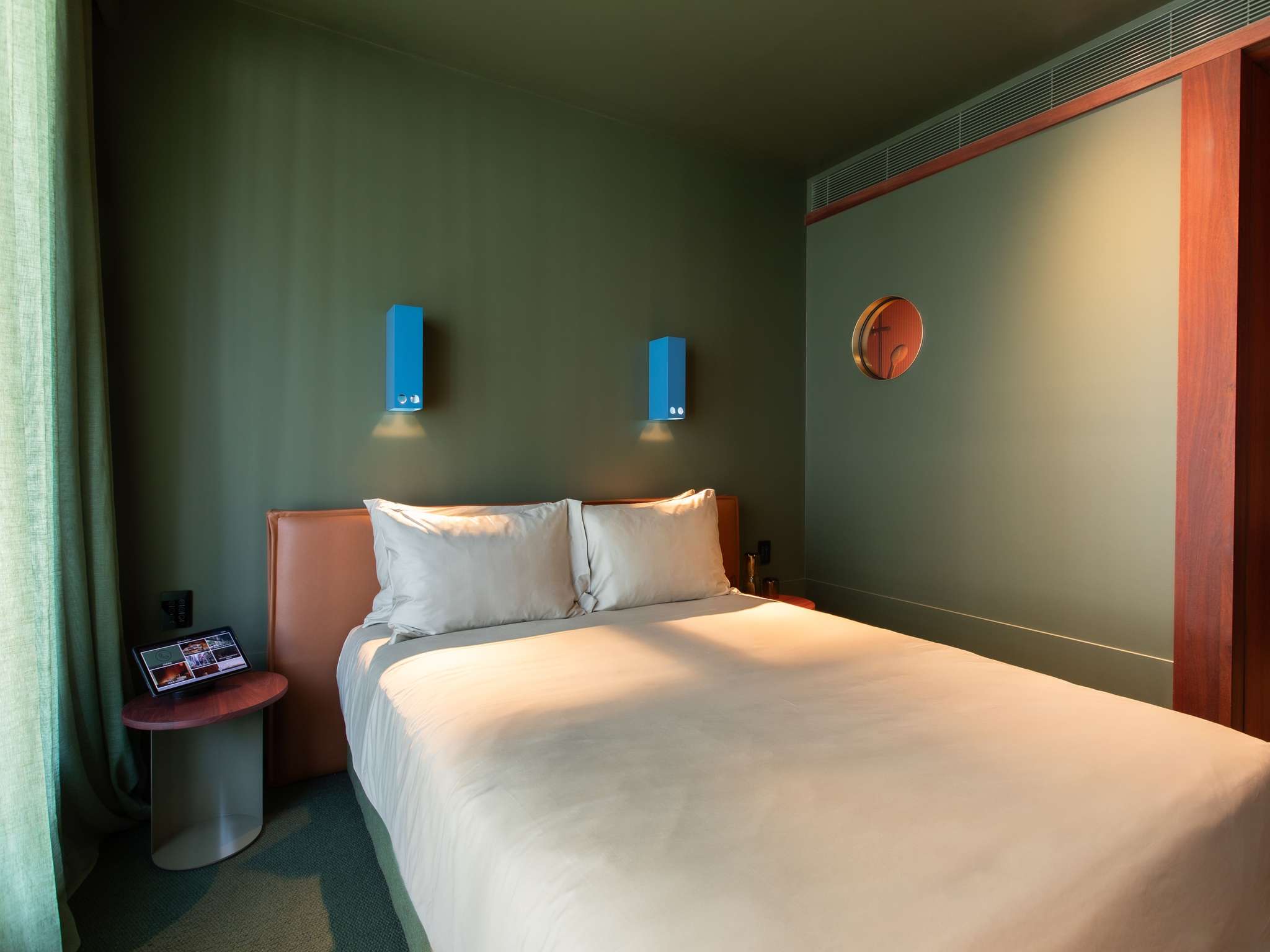 Hyde Melbourne Place by null