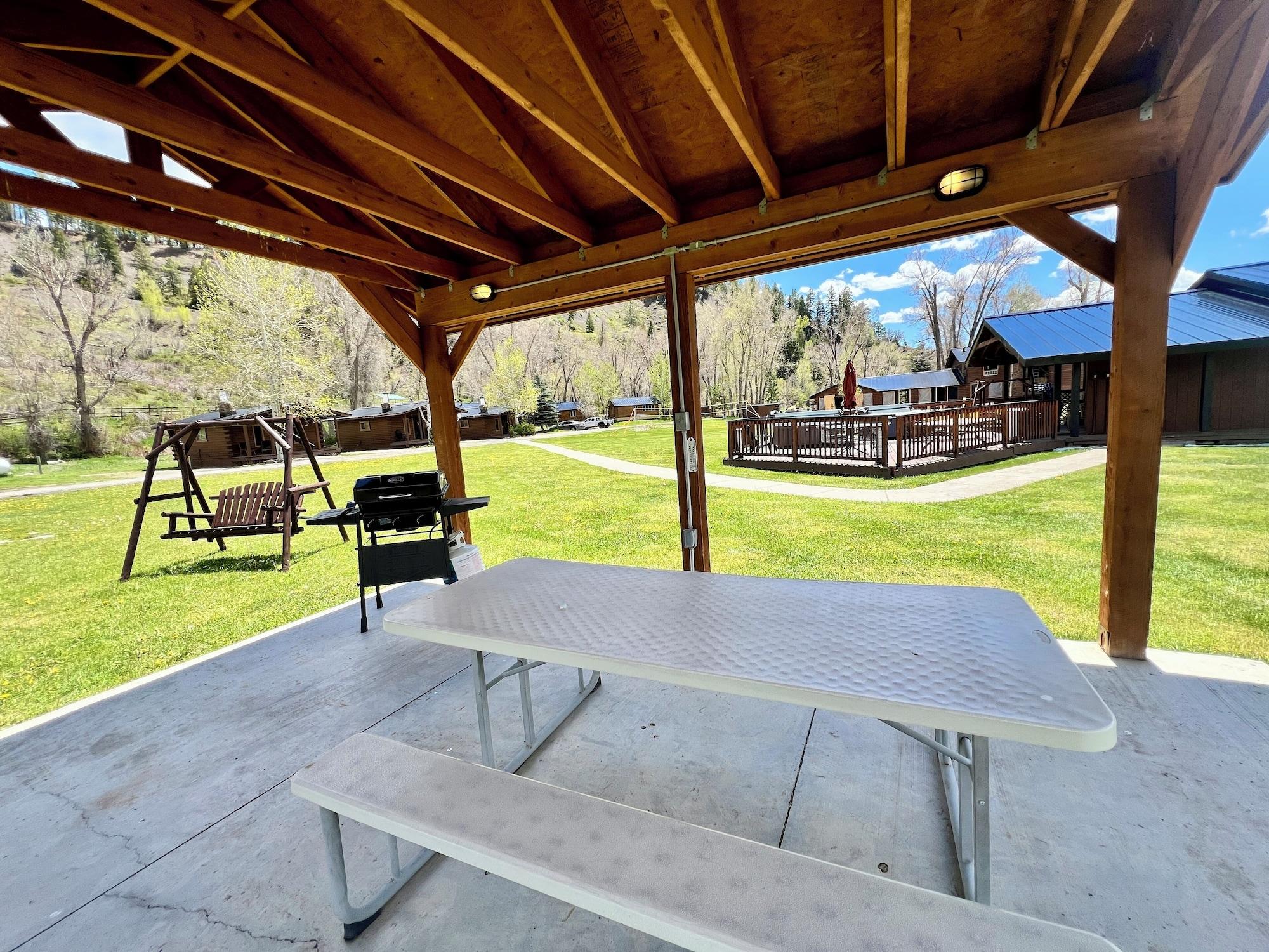 High Creek Lodge Cabins